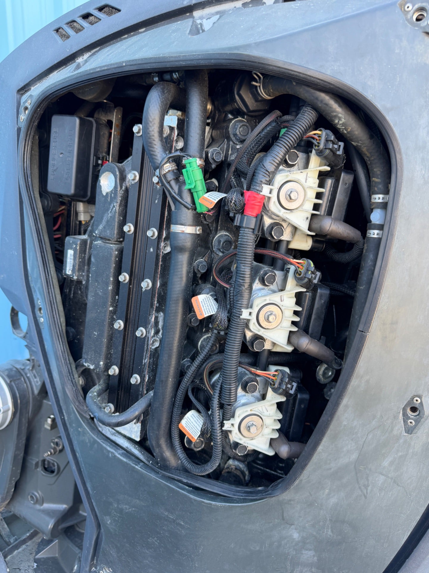 2015 Evinrude G2 Etec 300HP 2 Stroke Outboard Engines 25" Shafts - Need Repair