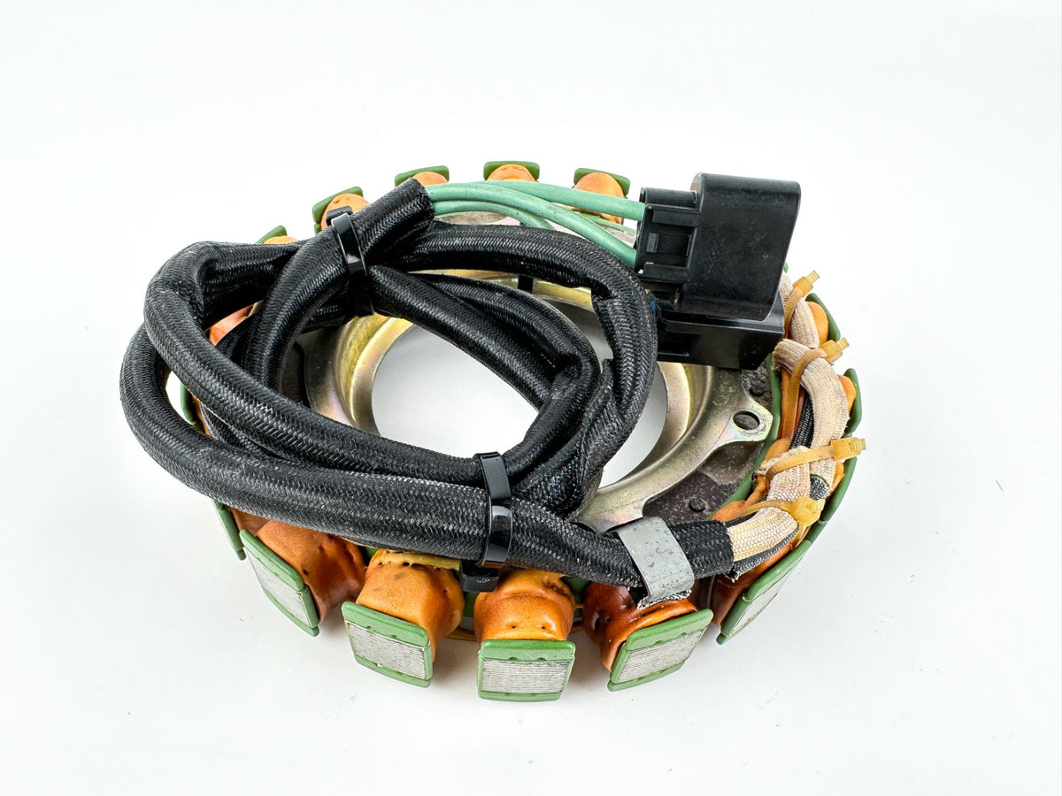 2004 Yamaha 150 HP 2 Stroke Outboard Stator Assembly 68F-81410-00-00 OEM