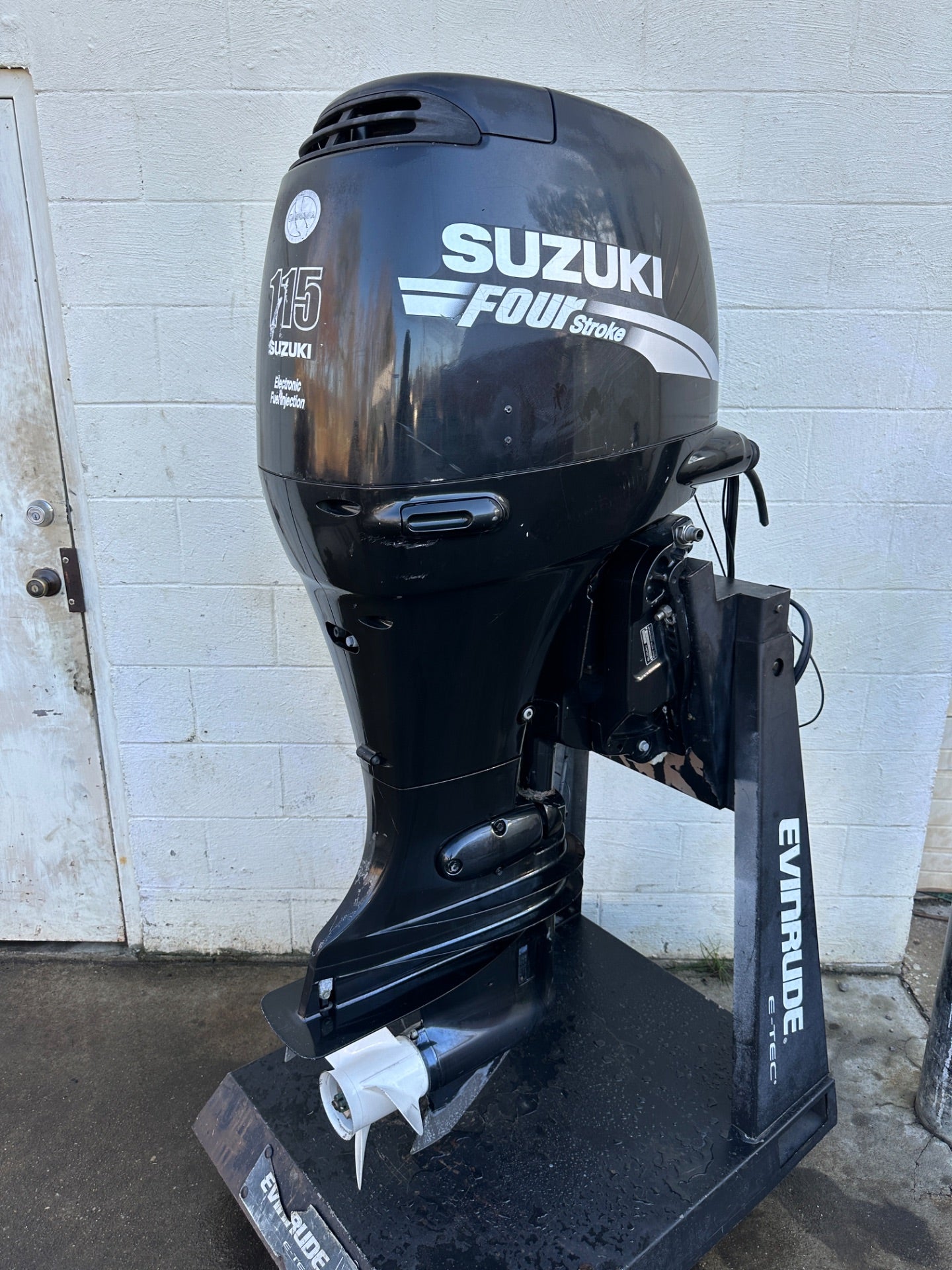 2007 Suzuki 115 HP 4 Stroke Outboard Engine Complete OEM