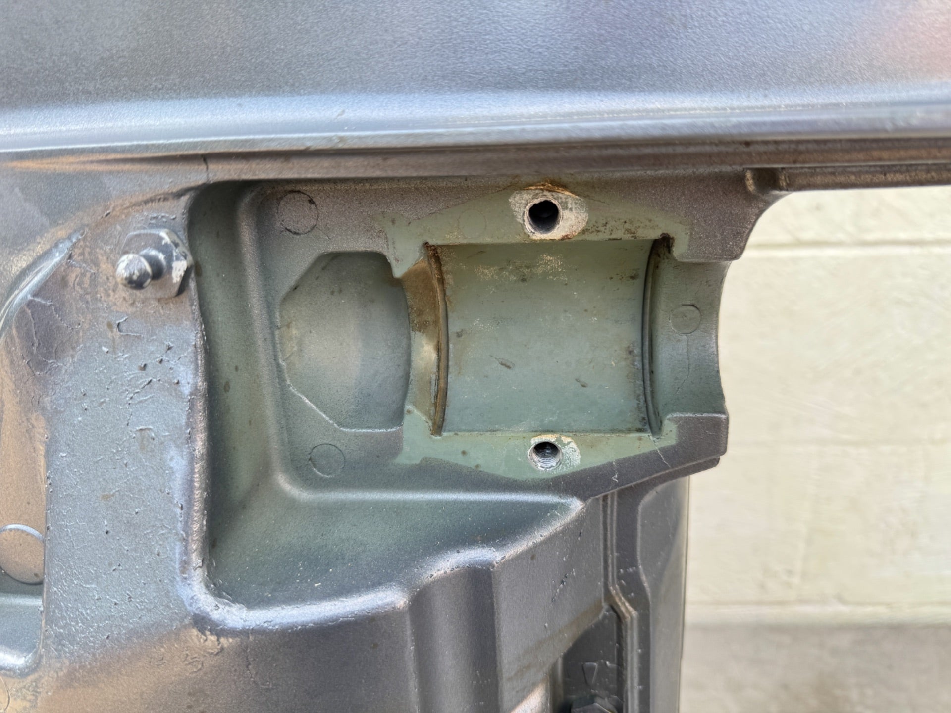 2006 Yamaha 225HP 4 Stroke Outboard Exhaust Guide Upper Casing Complete