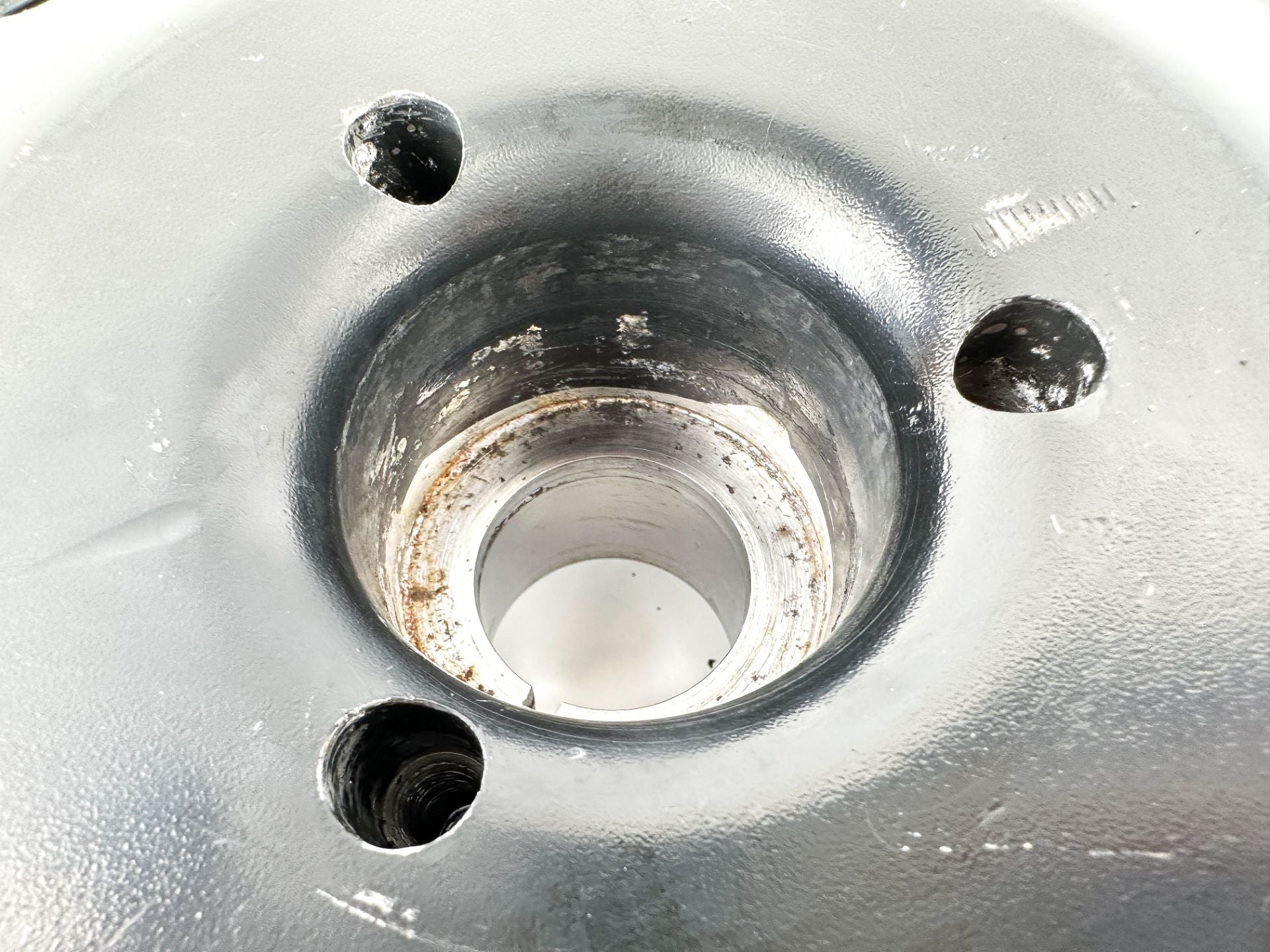 2013 Evinrude 250 HP 2 Stroke Outboard Flywheel 0586966 OEM