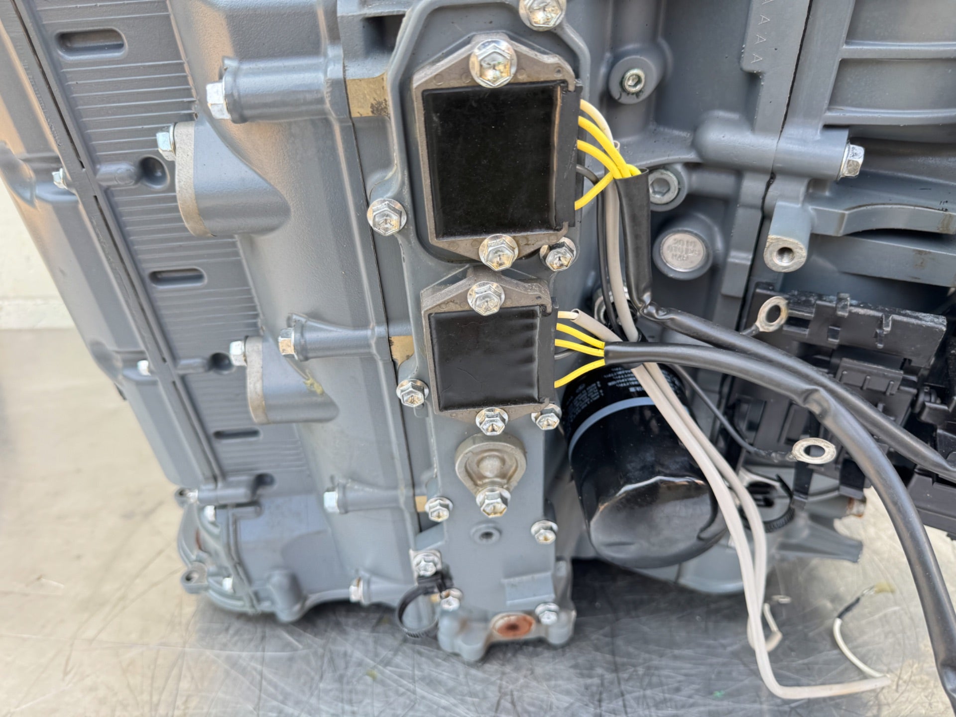 2010 Suzuki 250 HP 4 Stroke Outboard Engine Powerhead Assembly 189 Hours