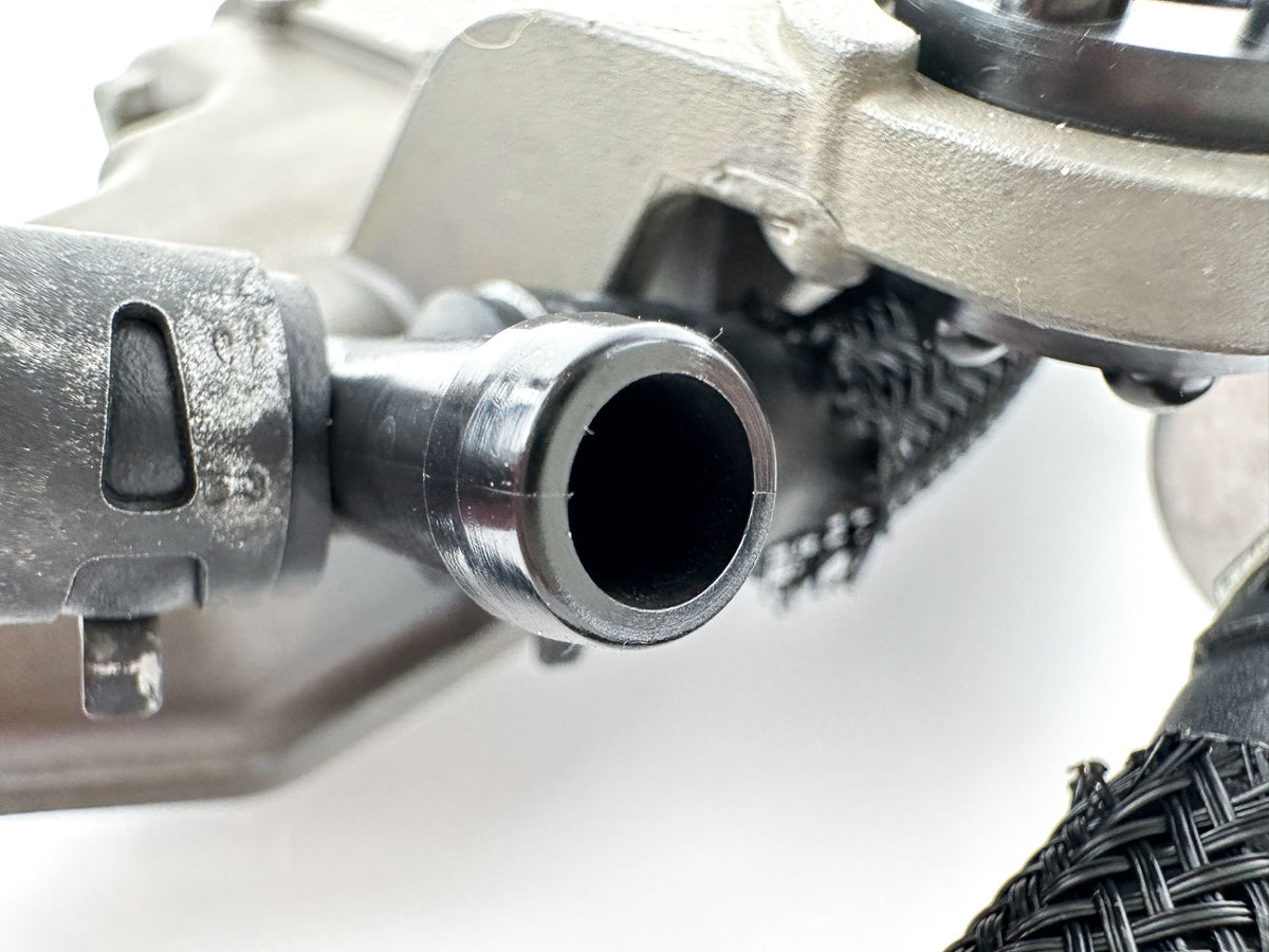2012 Yamaha 250 HP 4 Stroke Outboard VST Float Chamber Assembly 6CB-14180-03-00 OEM