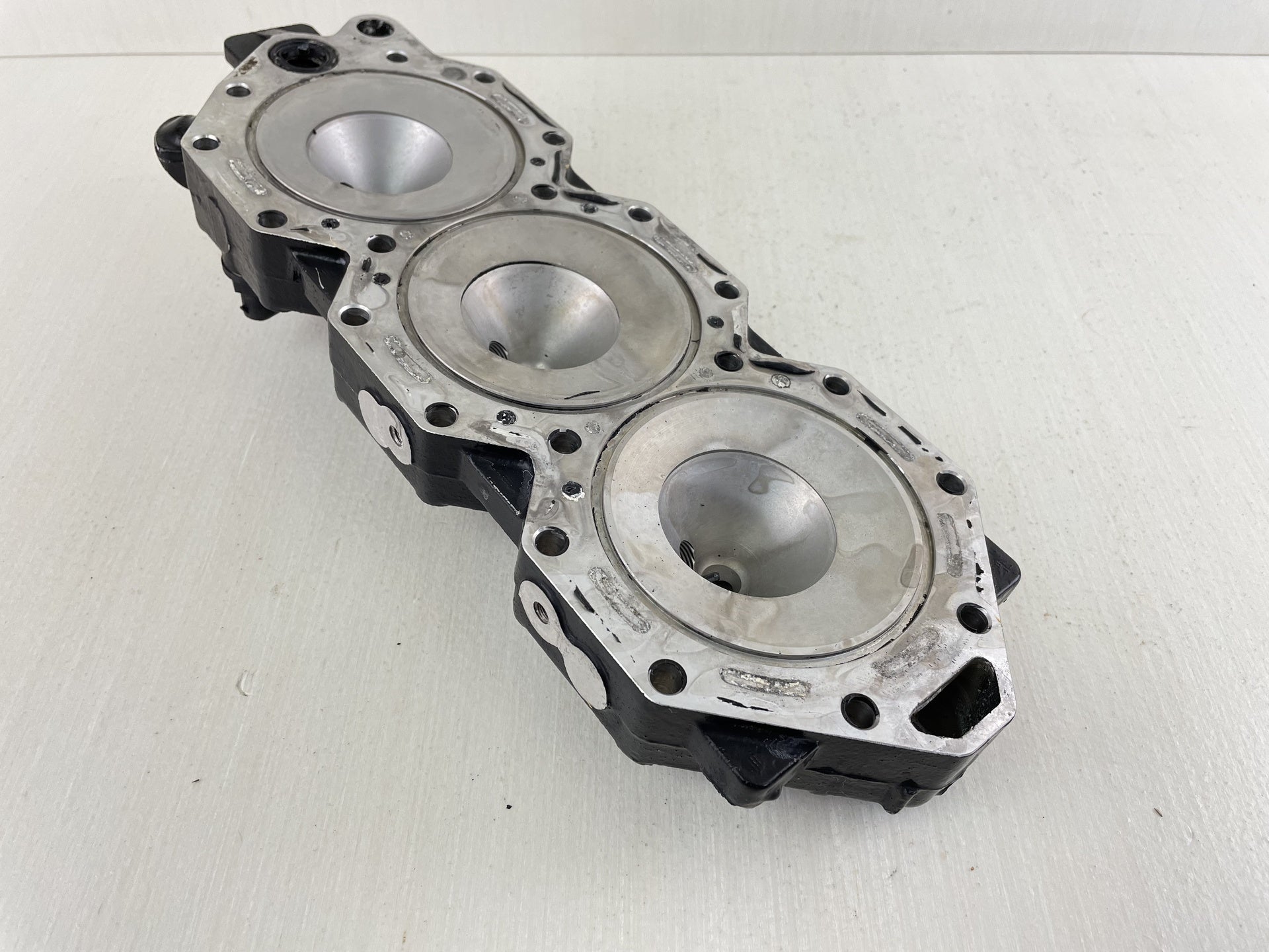 2004 Evinrude 75 90 HP Etec Outboard Cylinder Head 5005198