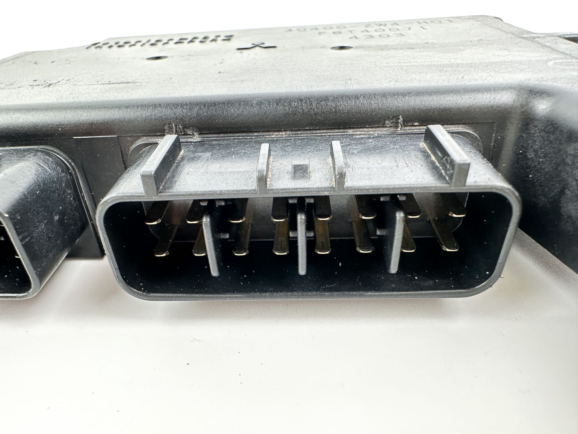 2004 Honda 40 HP 4 Stroke Outboard C.D.I CDI Assembly 30400-ZW4-H03 OEM