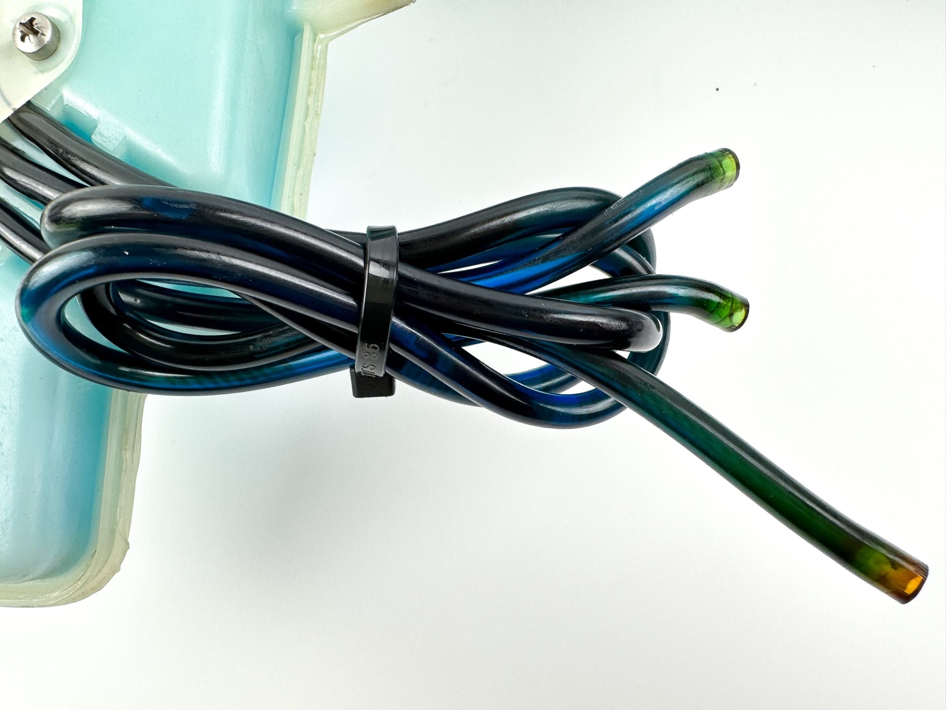 2013 Evinrude 75 HP 2 Stroke Outboard Oil Tank W/ Pump 5007915 OEM