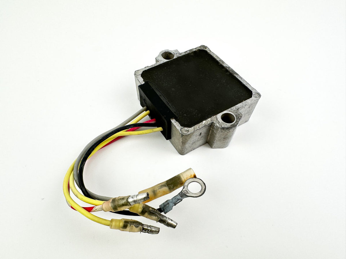 2001 Yamaha 25 HP 4 Stroke Outboard Rectifier & Regulator 65W-81960-00-00 OEM