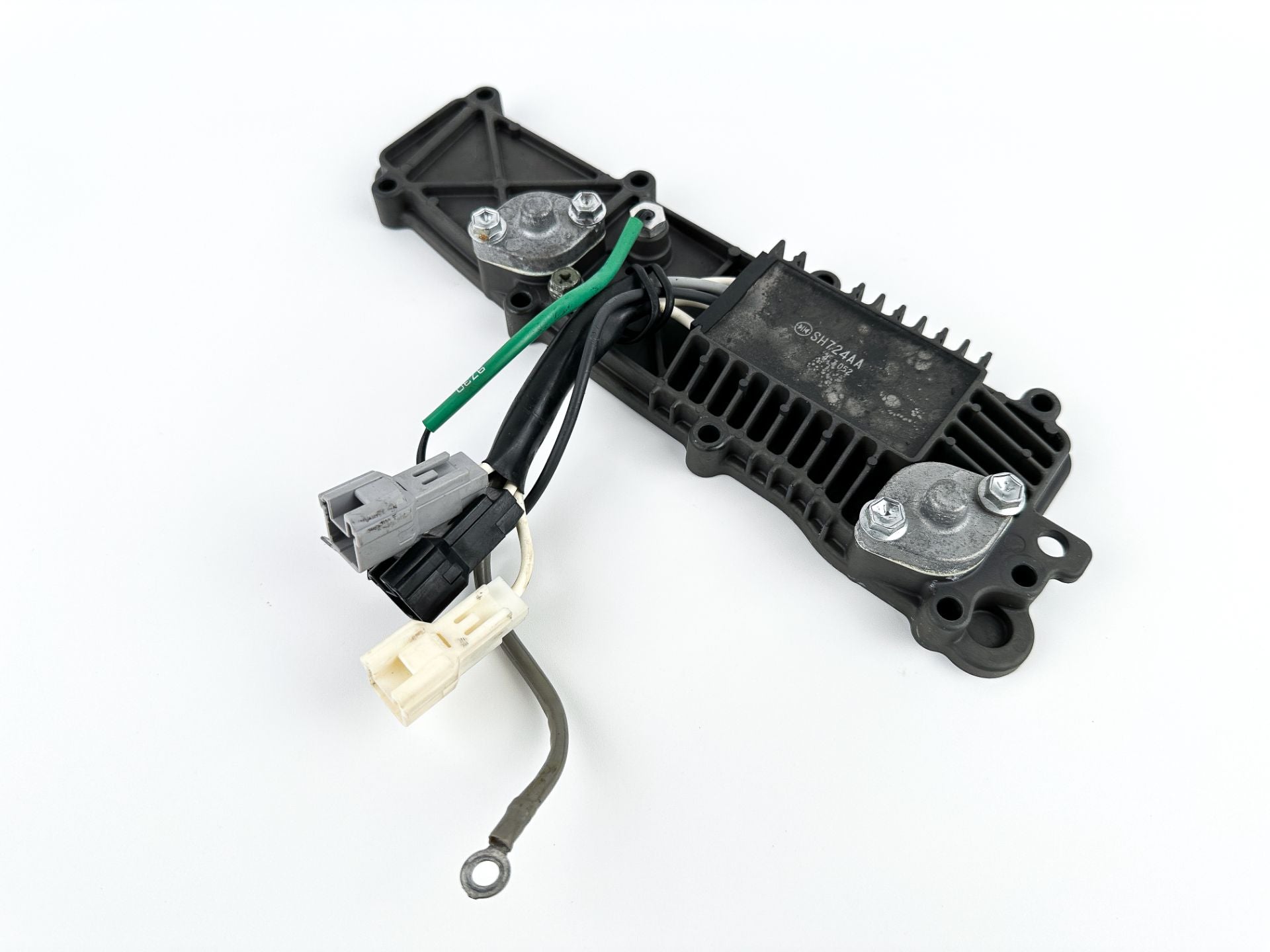 2005 Suzuki 115 HP 4 Stroke Outboard Rectifier & Regulator 32800-90J20 OEM