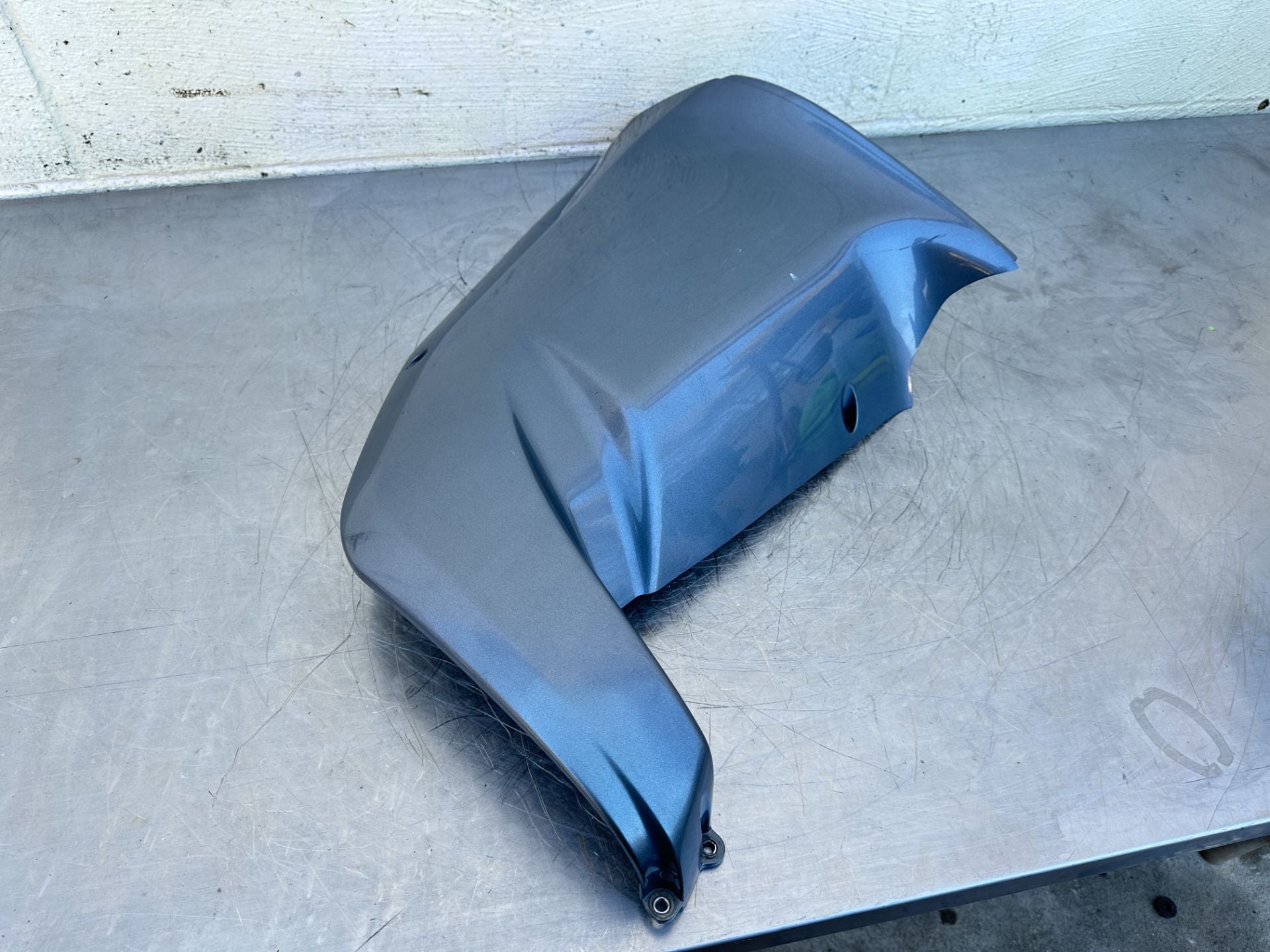 2004 Yamaha 225 HP 4 Stroke Outboard Lower Apron Cover 69J-42741-00-8D OEM