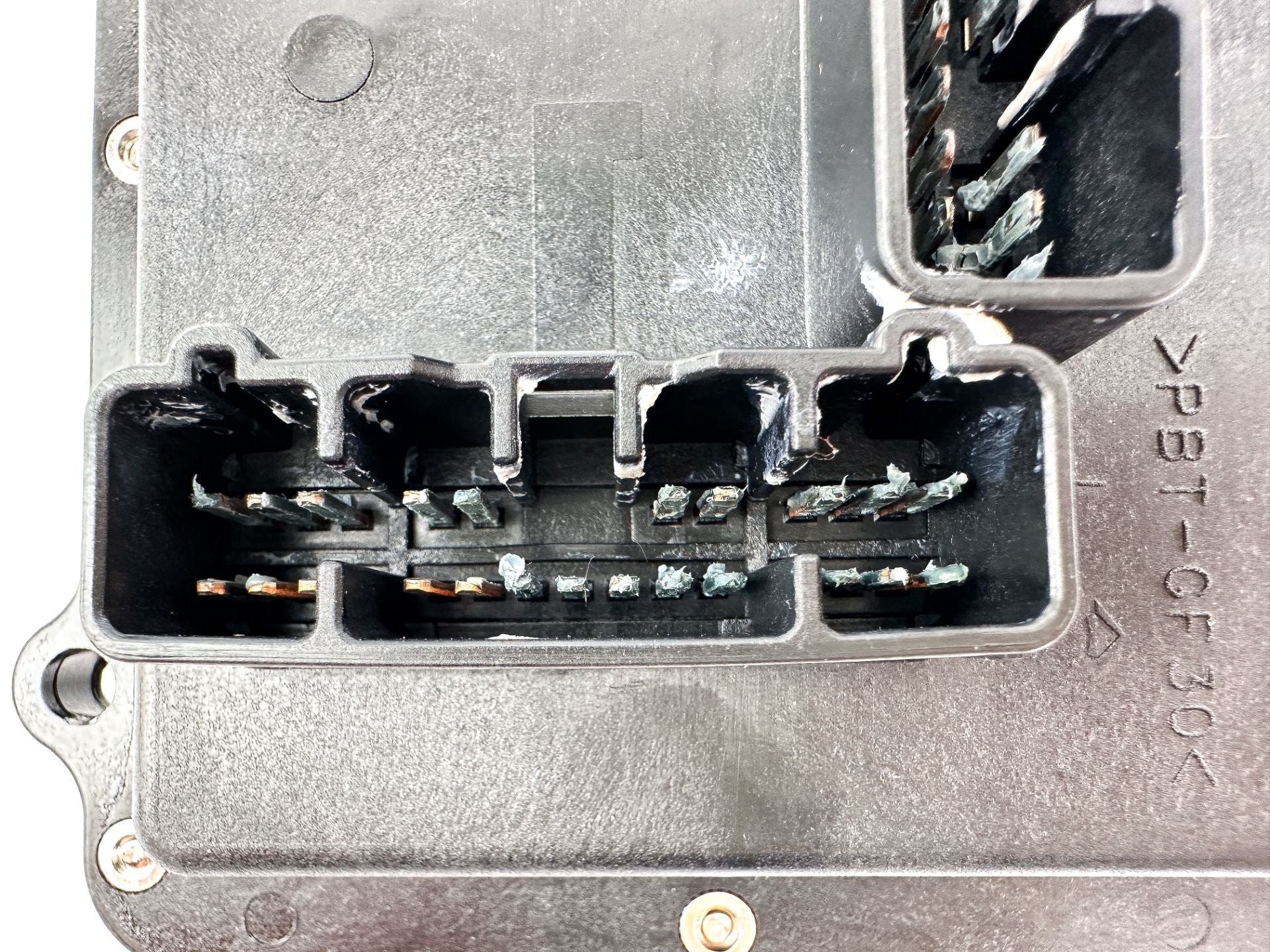 2005 Yamaha 250 HP 4 Stroke Outboard Fuse Box 6P2-82170-00-00 Tested