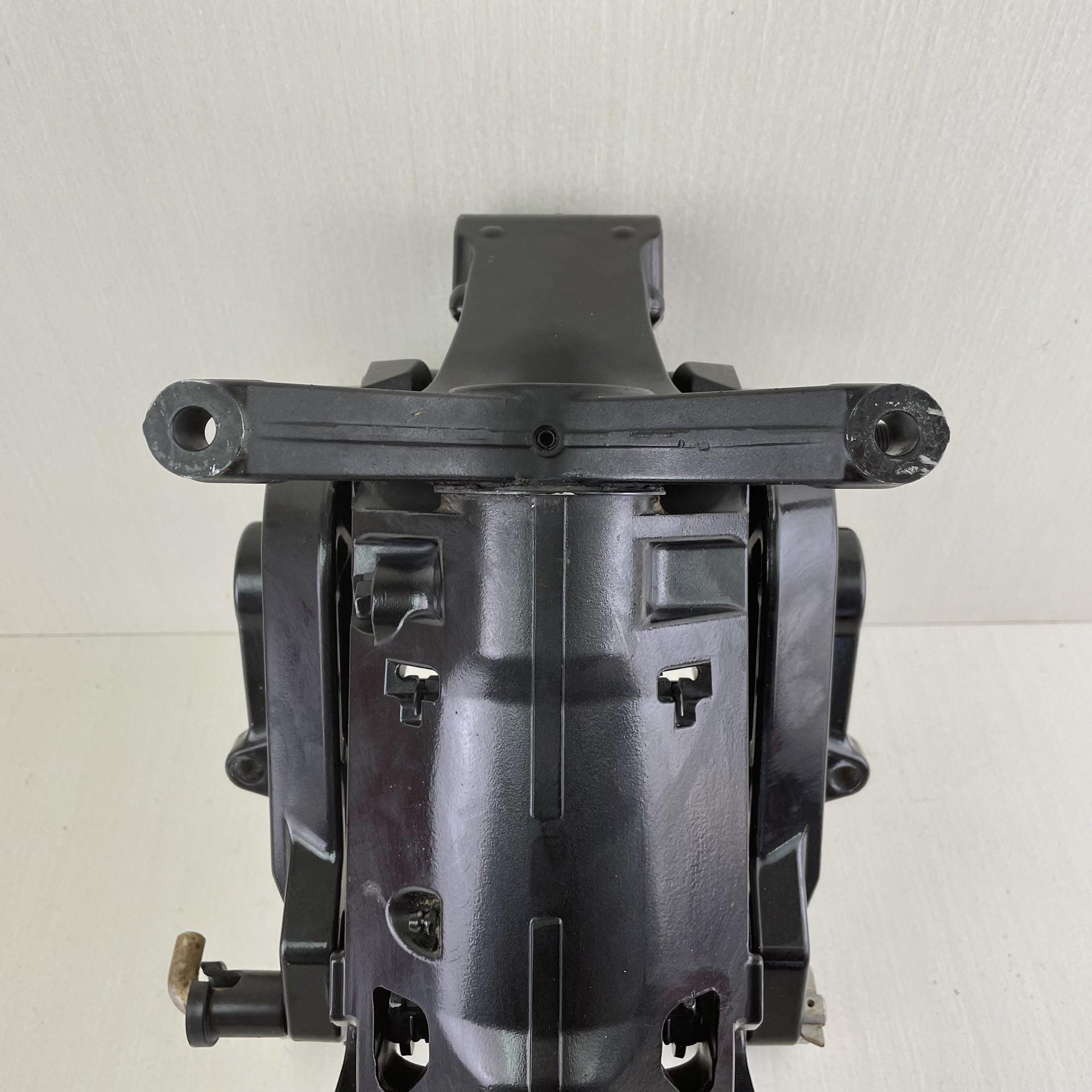 2011 Suzuki 25HP 4 Stroke Outboard Mid Section Swivel Bracket With Clamps 20"