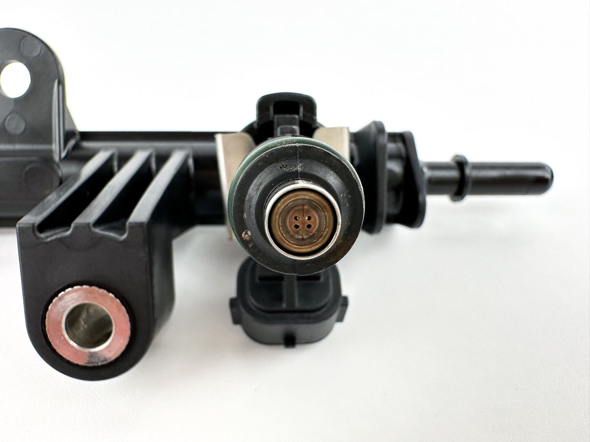 2013 Yamaha 350 HP 4 Stroke Outboard Fuel Injector Set W/ Rail 6AW-13761-00-00 OEM