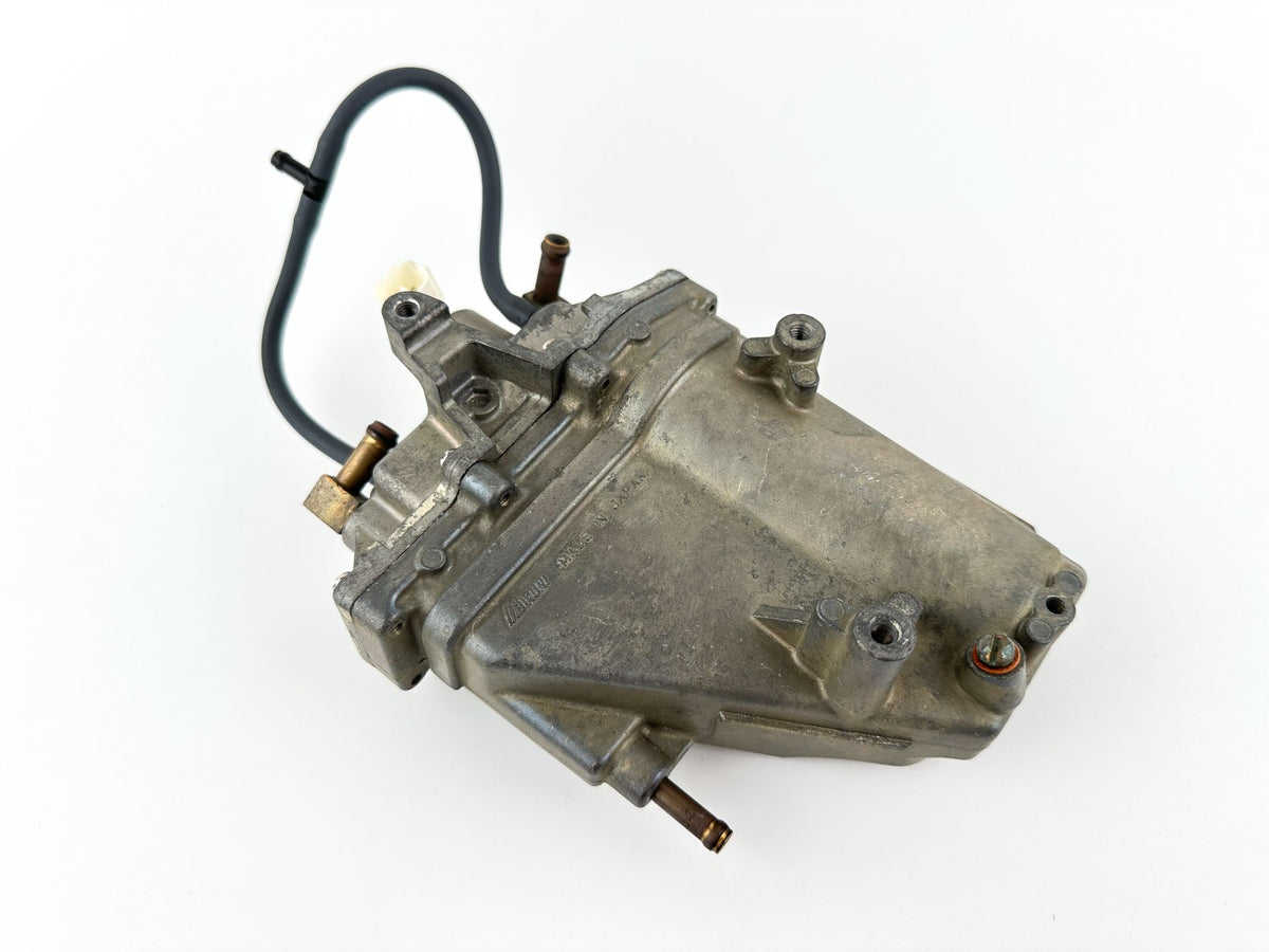 2002 Yamaha 115 HP 4 Stroke Outboard VST Float Chamber Assembly 68V-14180-01-00 OEM