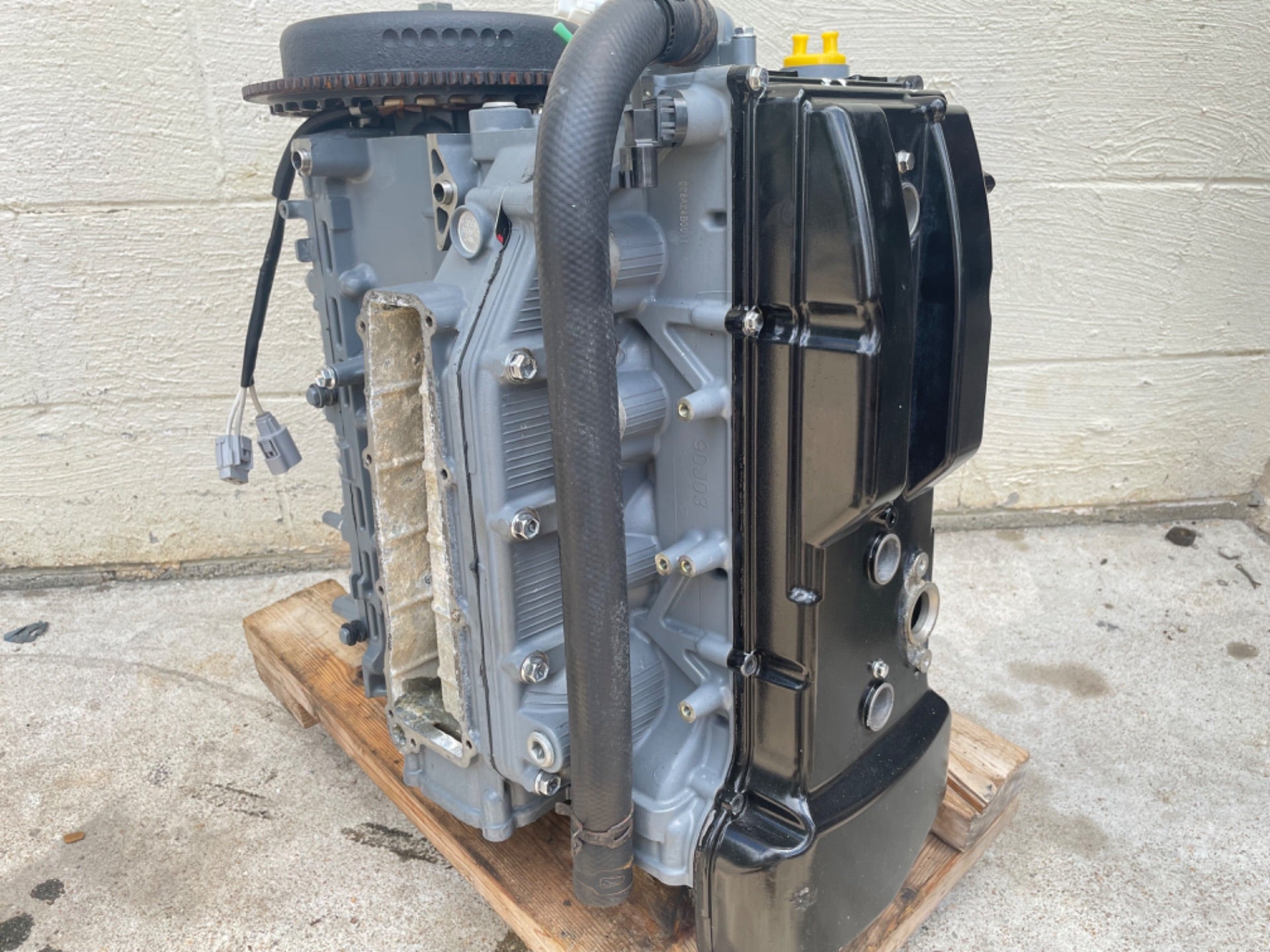 2008 Suzuki 90 HP 4 Stroke Outboard Powerhead Crankcase 11300-90J11 OEM