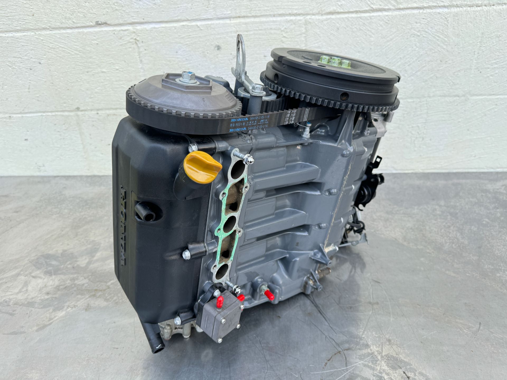 2004 Honda 40 HP 4 Stroke Outboard Powerhead 12000-ZW4-405ZA OEM