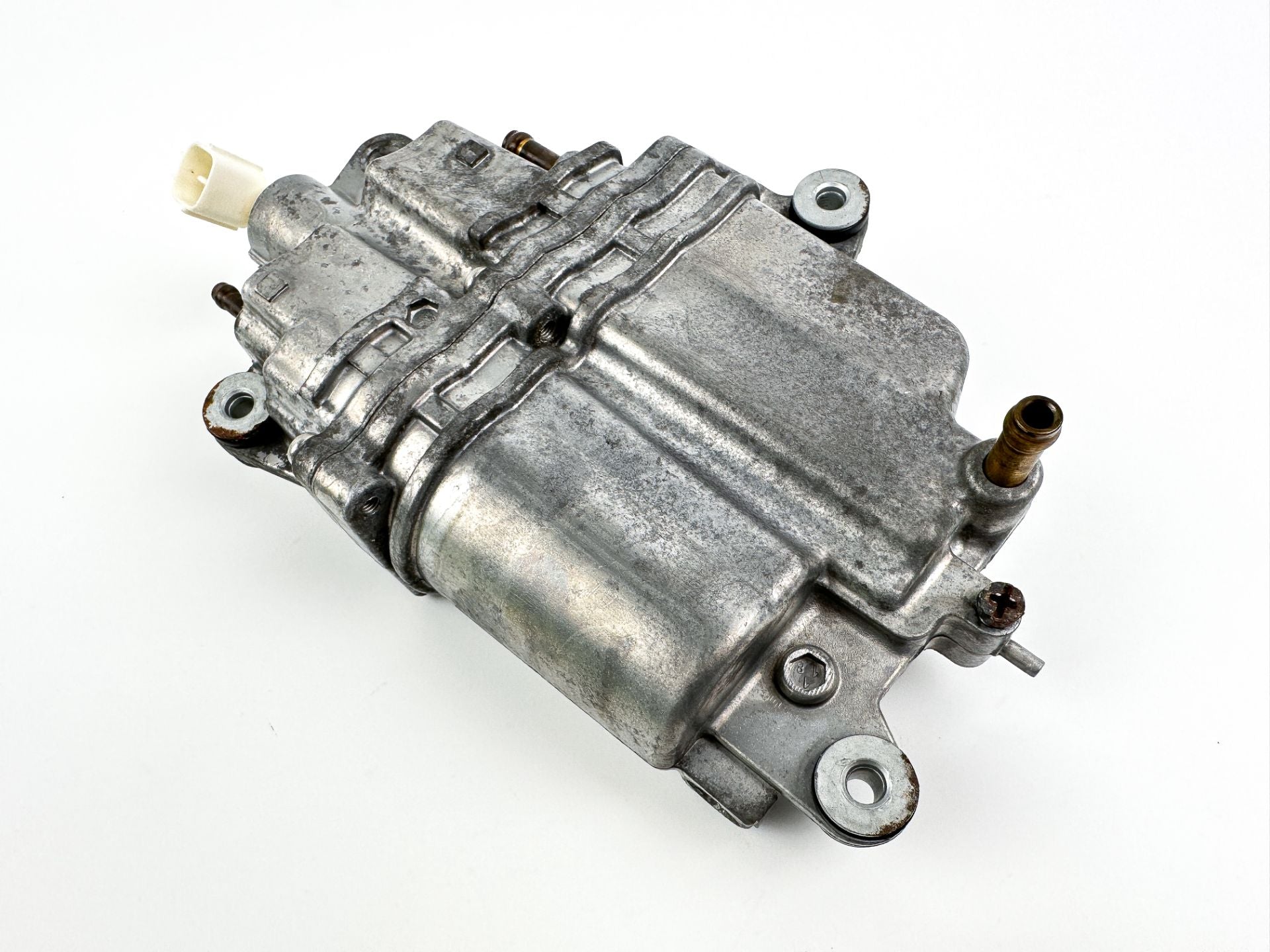 2005 Suzuki 140 HP 4 Stroke Outboard Vapor Separator Tank VST 15600-90J01 OEM