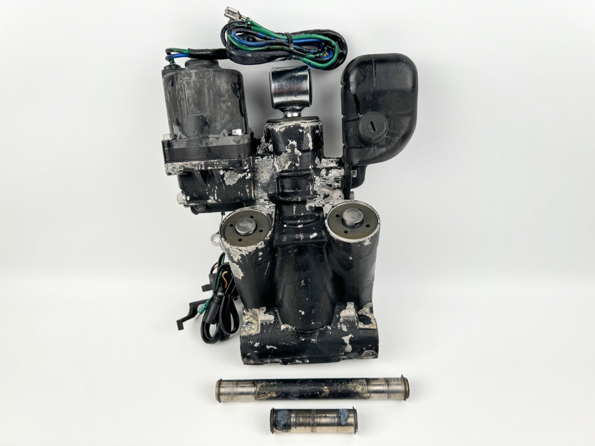 1998 Johnson 200HP 2 Stroke Outboard Power trim tilt unit