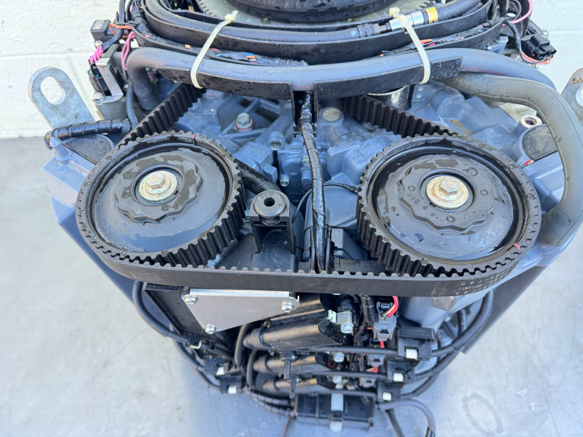 2004 Yamaha F225 225HP 3.3L 4 Stroke Outboard Powerhead - 231 Hours