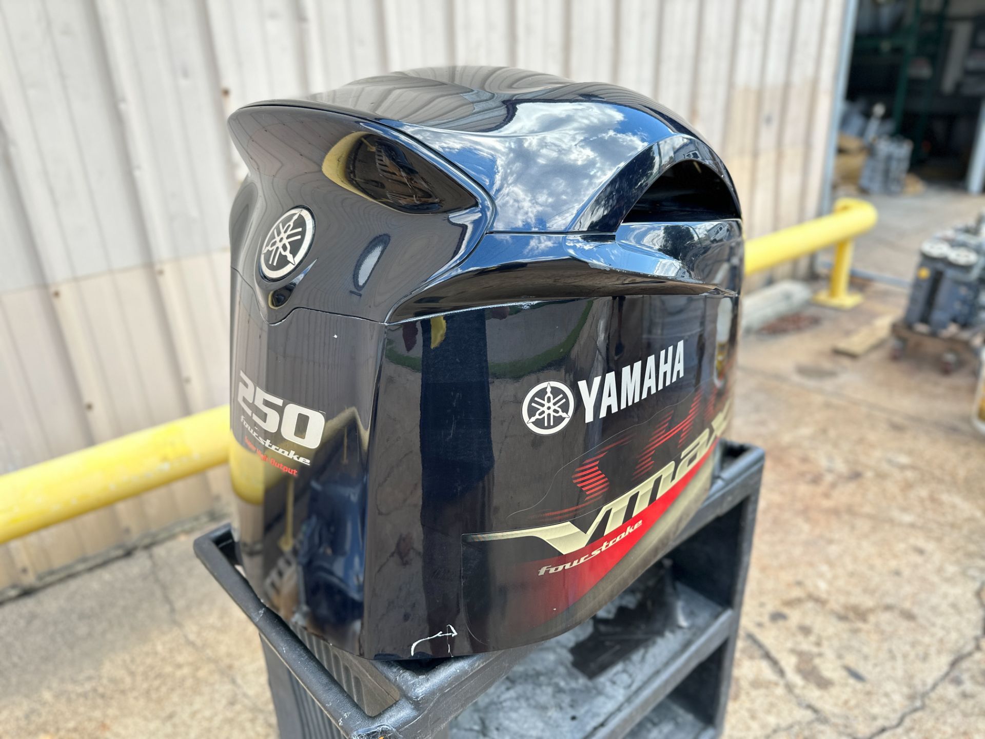 2012 Yamaha 250 HP 4 Stroke Outboard Top Cowling 6CB-42610-00-00 OEM