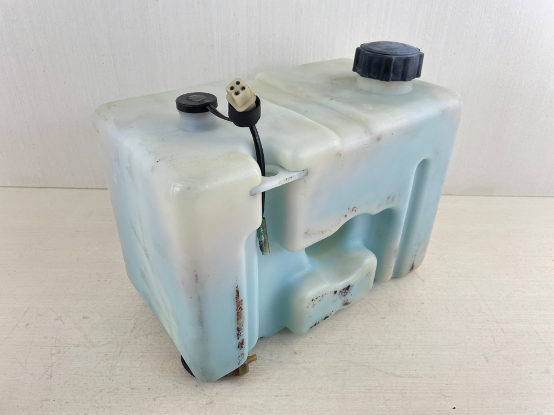 Yamaha Outboard Remote 2 Stroke Oil Tank Assembly 2.8 Gallons 10L No Pump