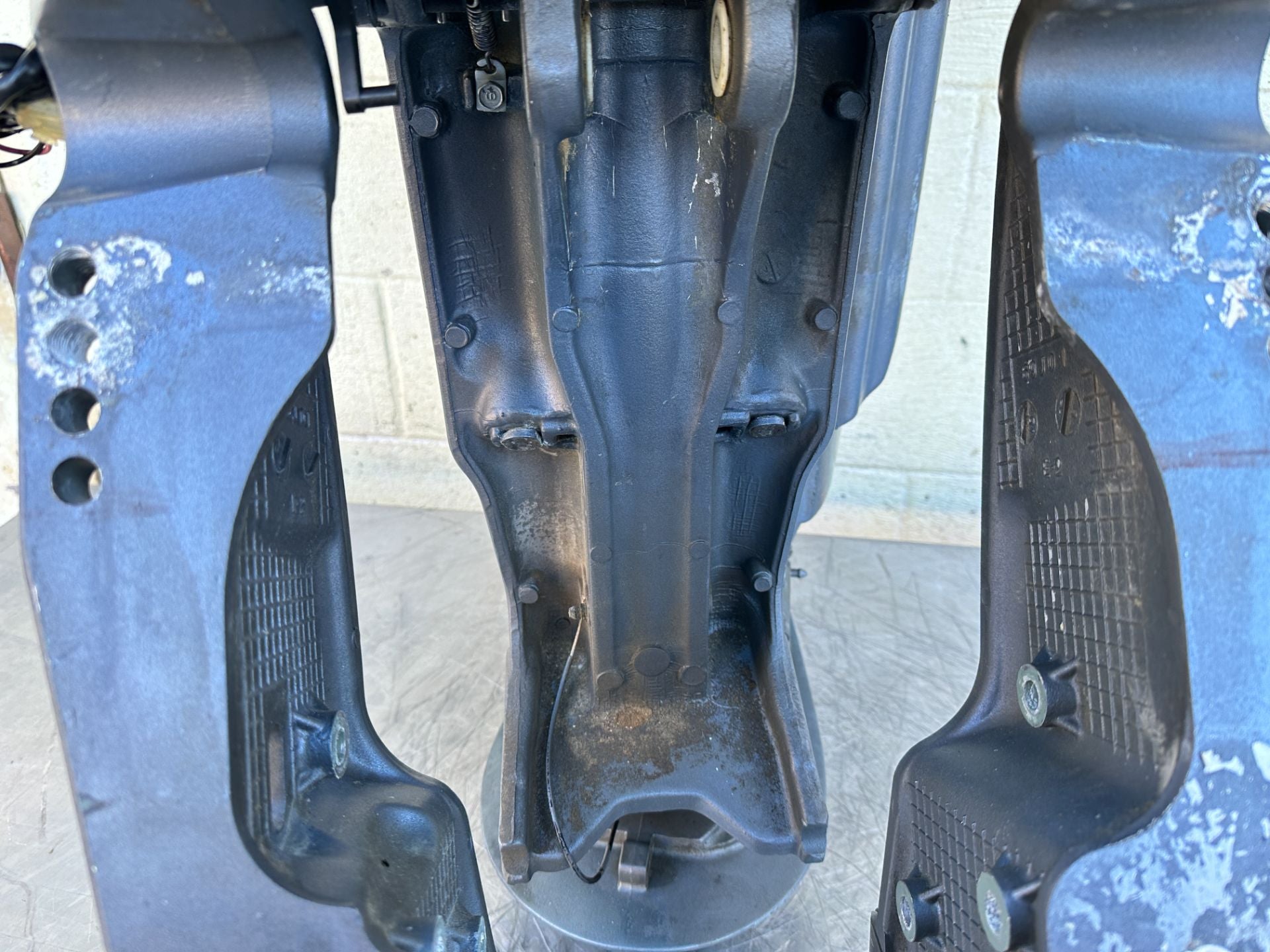 2004 Yamaha 225 HP 4 Stroke Outboard Complete Midsection & Swivel Bracket XL