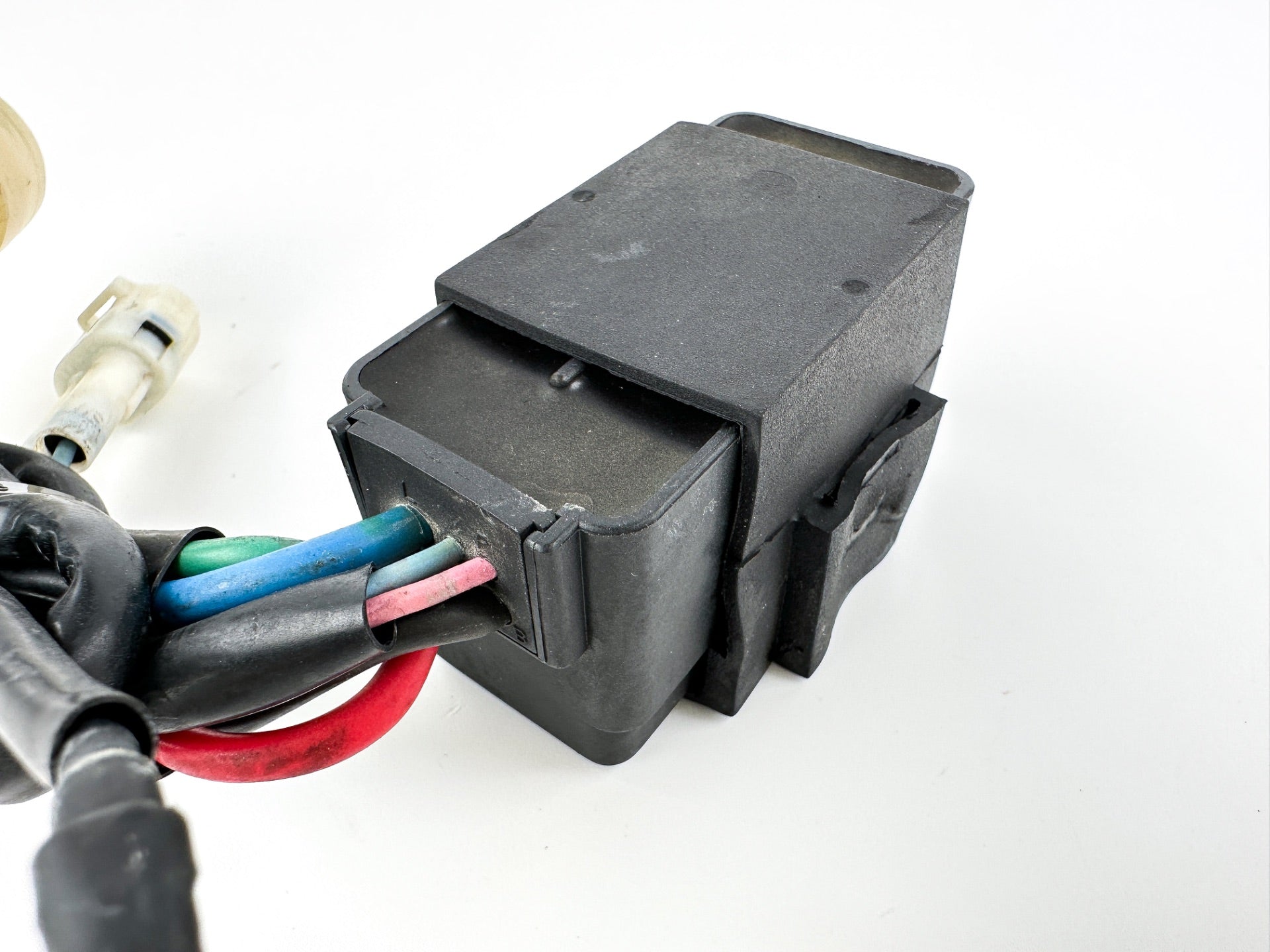 2004 Suzuki 115 HP 4 Stroke Outboard Trim Relay Harness  OEM
