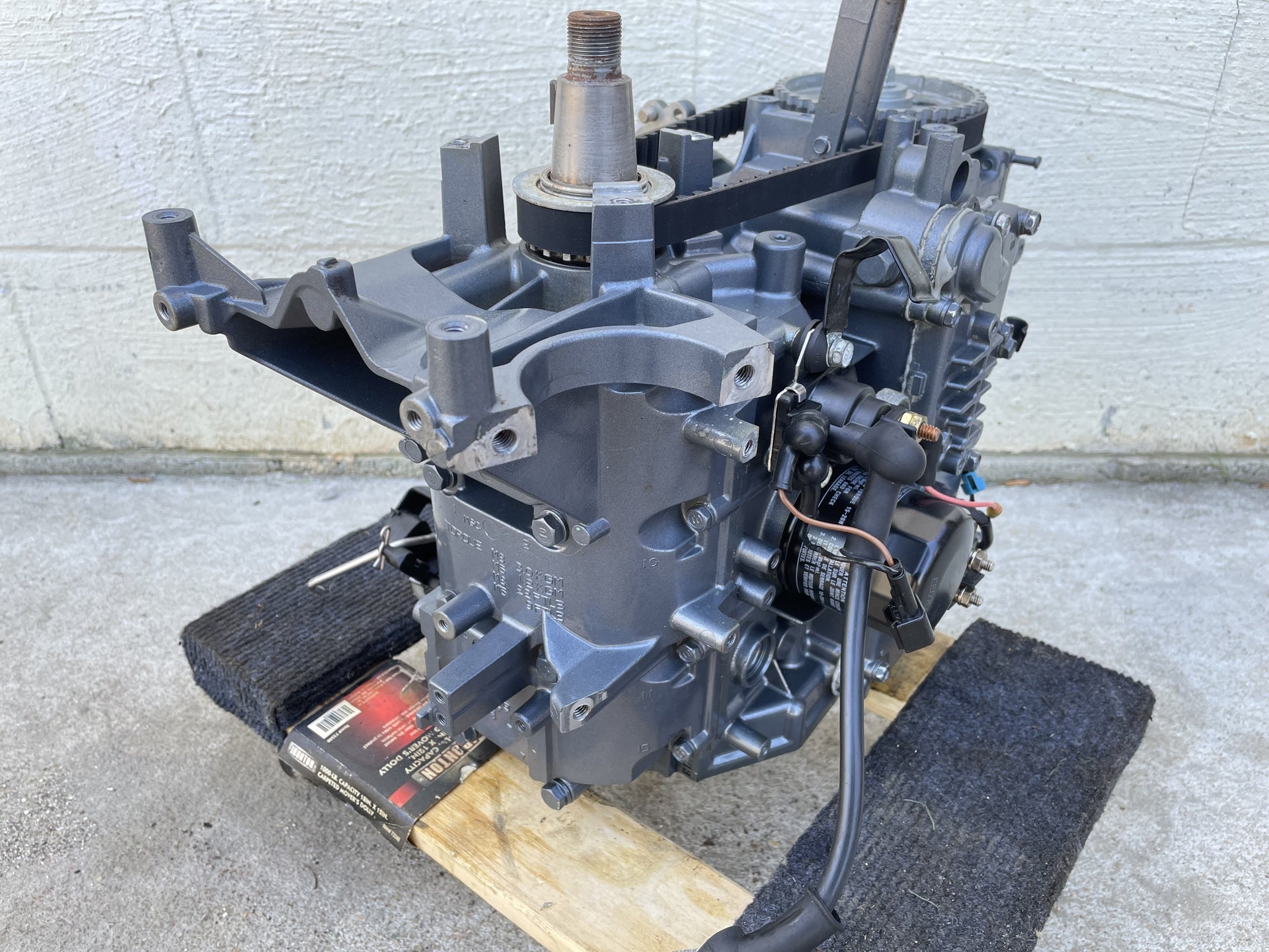 2001 Yamaha 30HP 4 Stroke Outboard Powerhead Assembly Crankcase - Good Compression