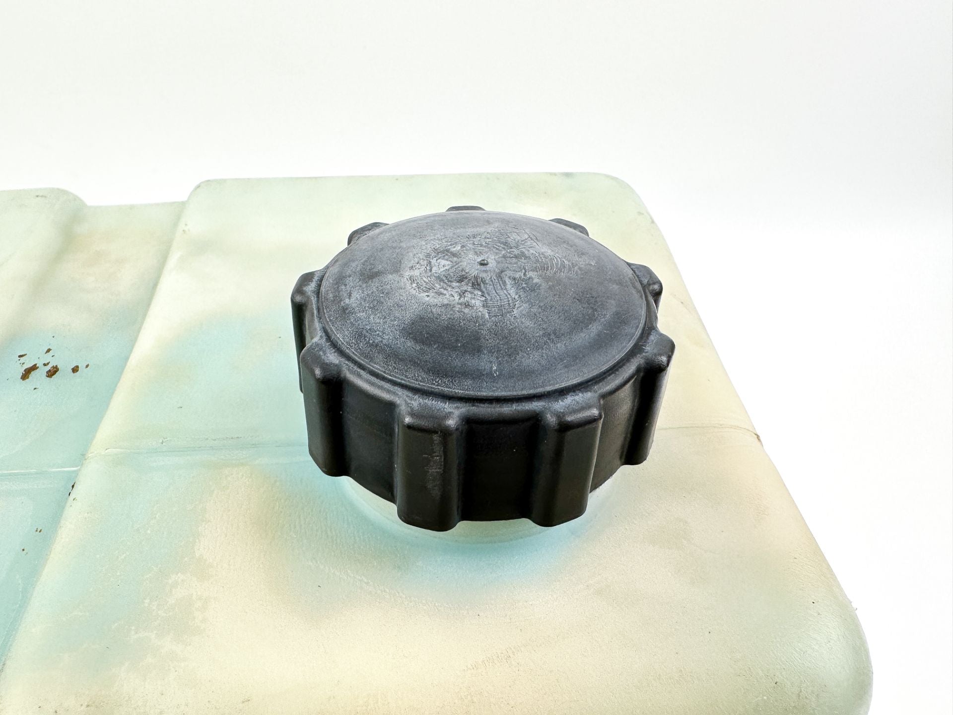 Yamaha Outboard Remote 2 Stroke Remote Oil Tank Assembly With Pump 2.8