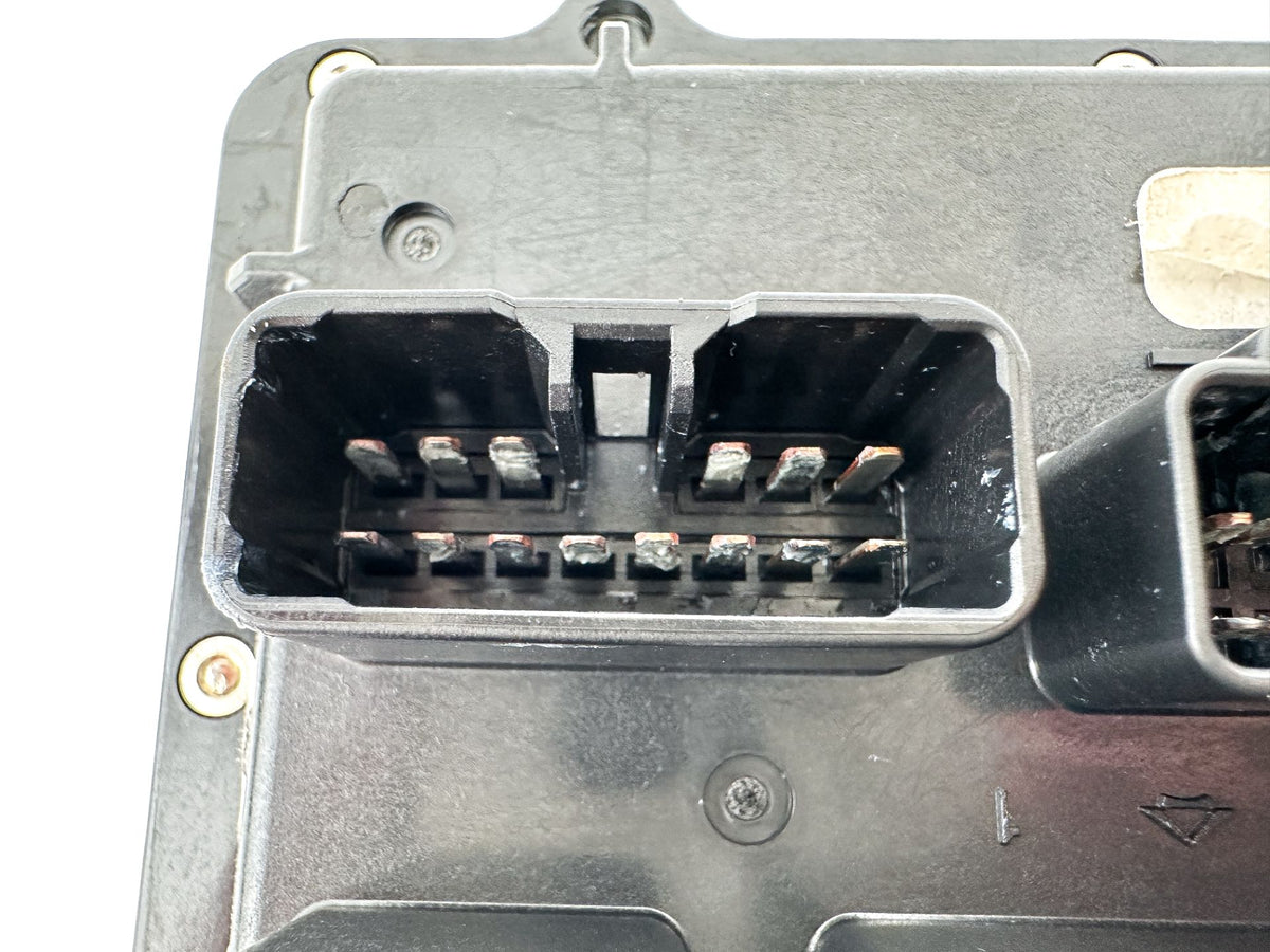 2014 Yamaha 200 HP 4 Stroke Outboard Fuse Box 6DA-82170-00-00 OEM