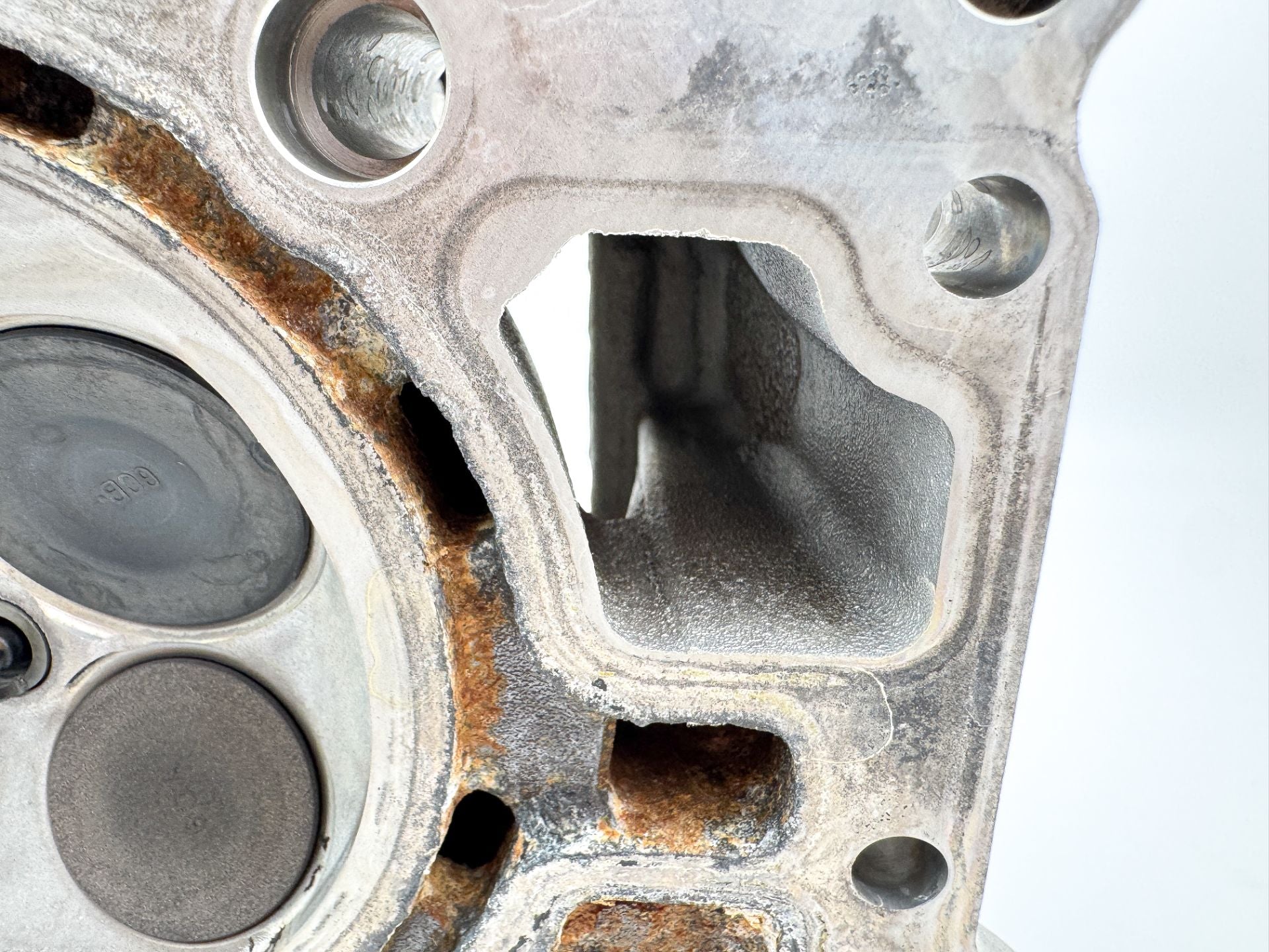 2010 Yamaha 250 HP 4 Stroke Outboard Port Cylinder Head 6CB-W009C-00-00 OEM