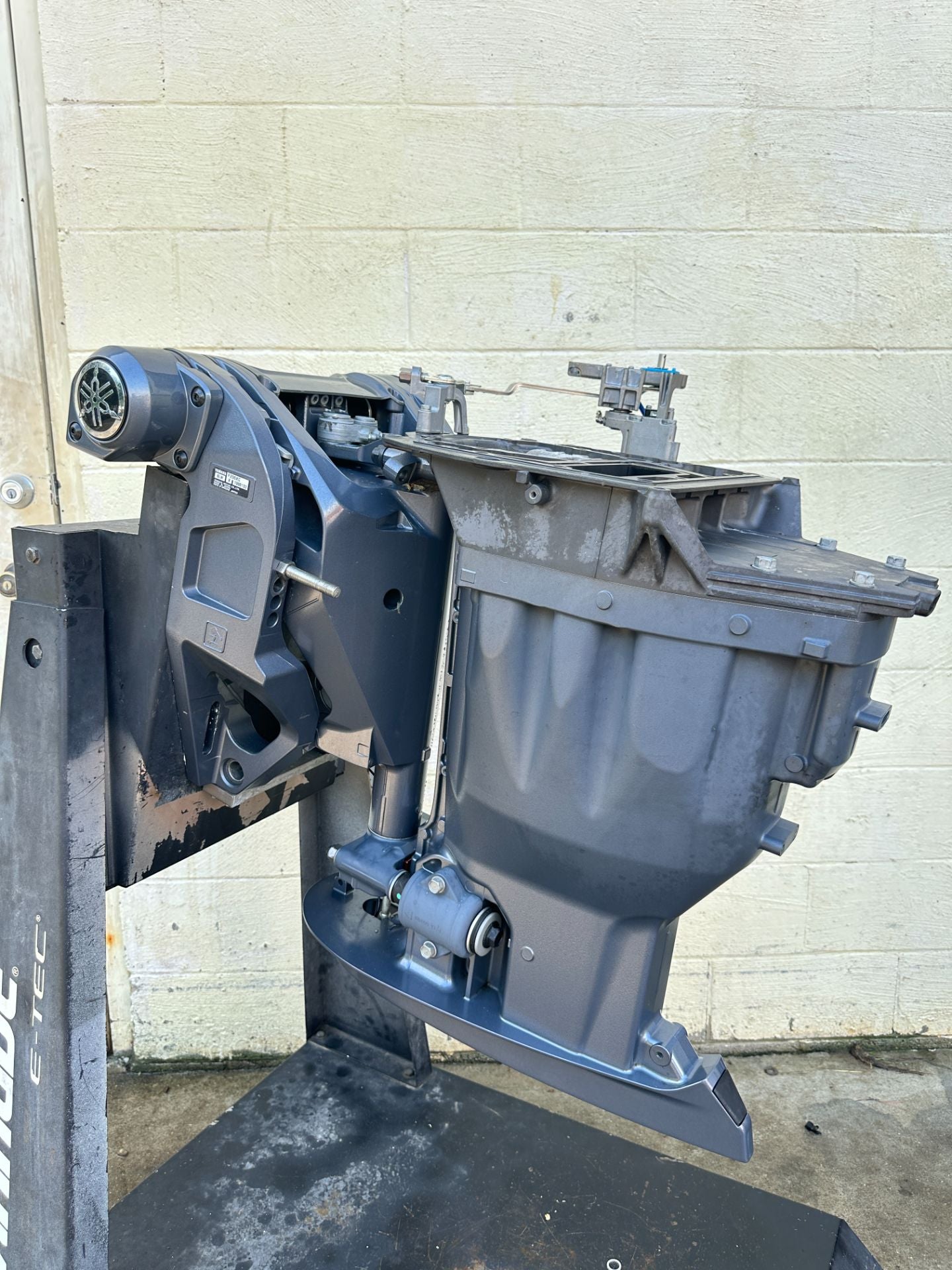 2022 Yamaha 200HP I4 Outboard Midsection & Swivel W/ Steering