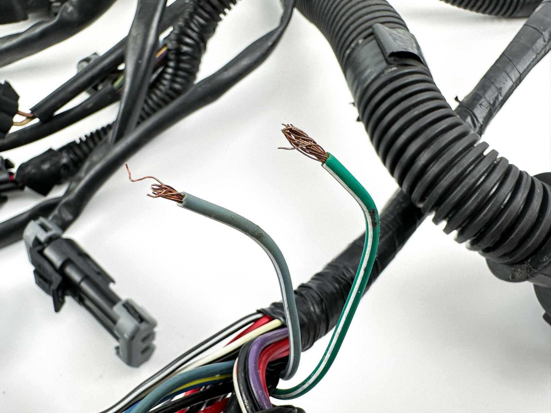 2008 Mercury 300 HP 4 Stroke Outboard Engine Wire Harness 8M0082643 Damaged