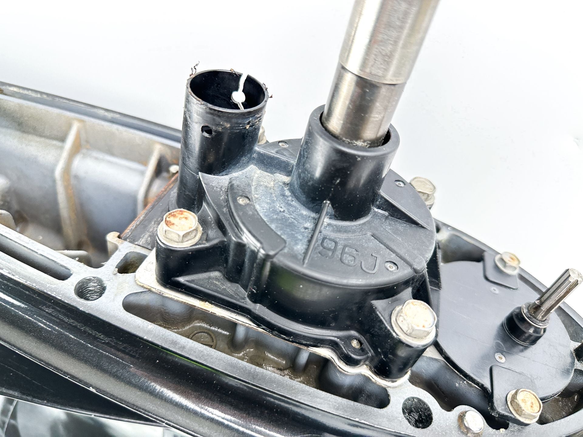 2016 Suzuki 175 HP 4 Stroke Outboard Lower Unit Gear Case 50040-96838-0EP OEM