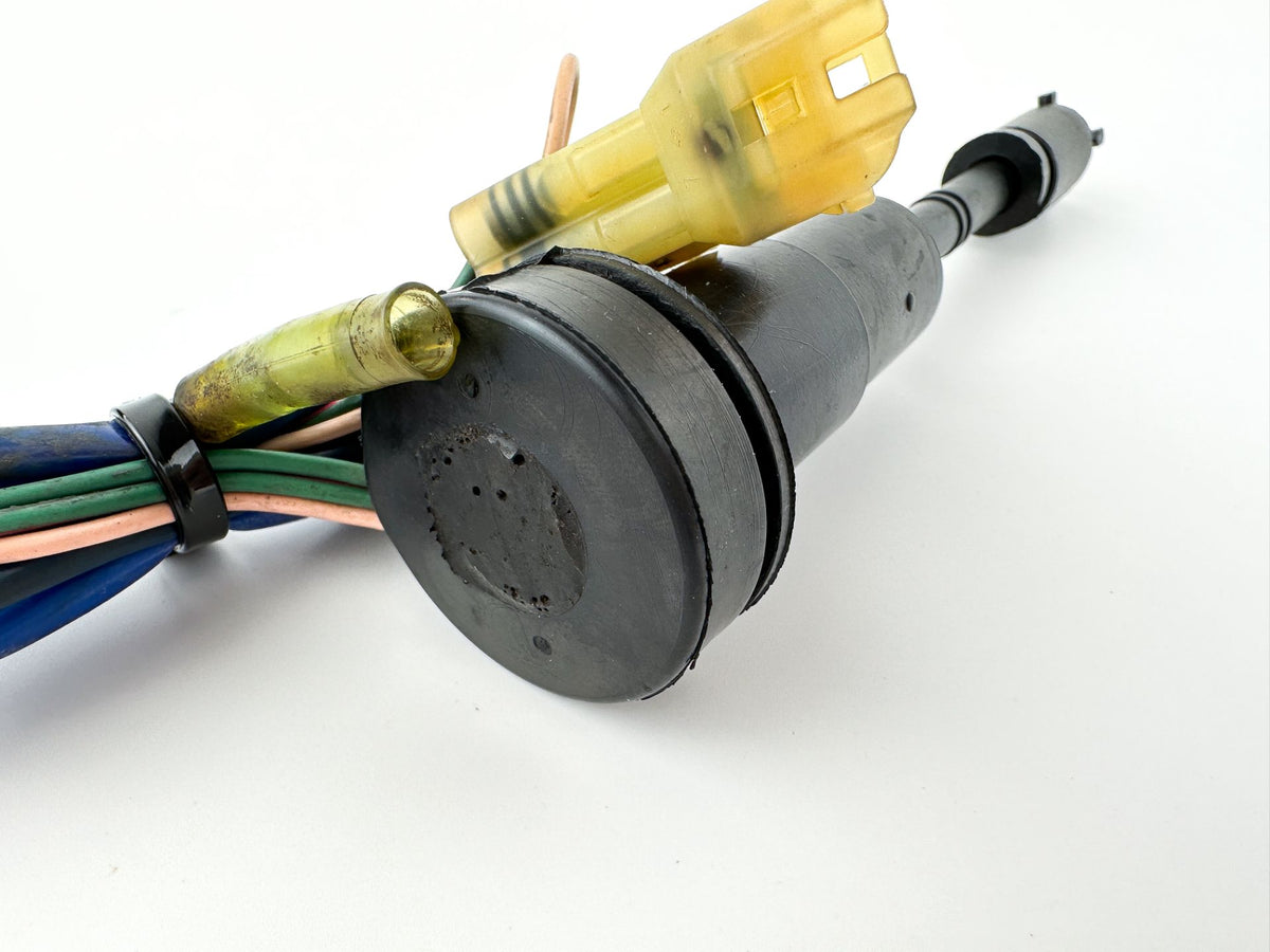 2002 Yamaha 50 HP 2 Stroke Outboard Oil Level Sensor 63D-85720-00-00 OEM