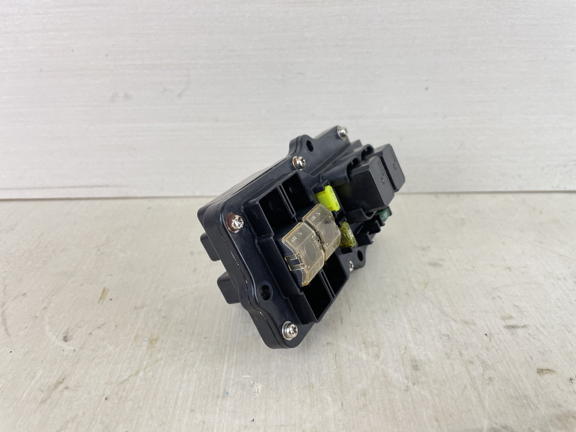 2002 Yamaha 175HP 2 Stroke HPDI Fuse Block Assembly 68F-82170-01-00