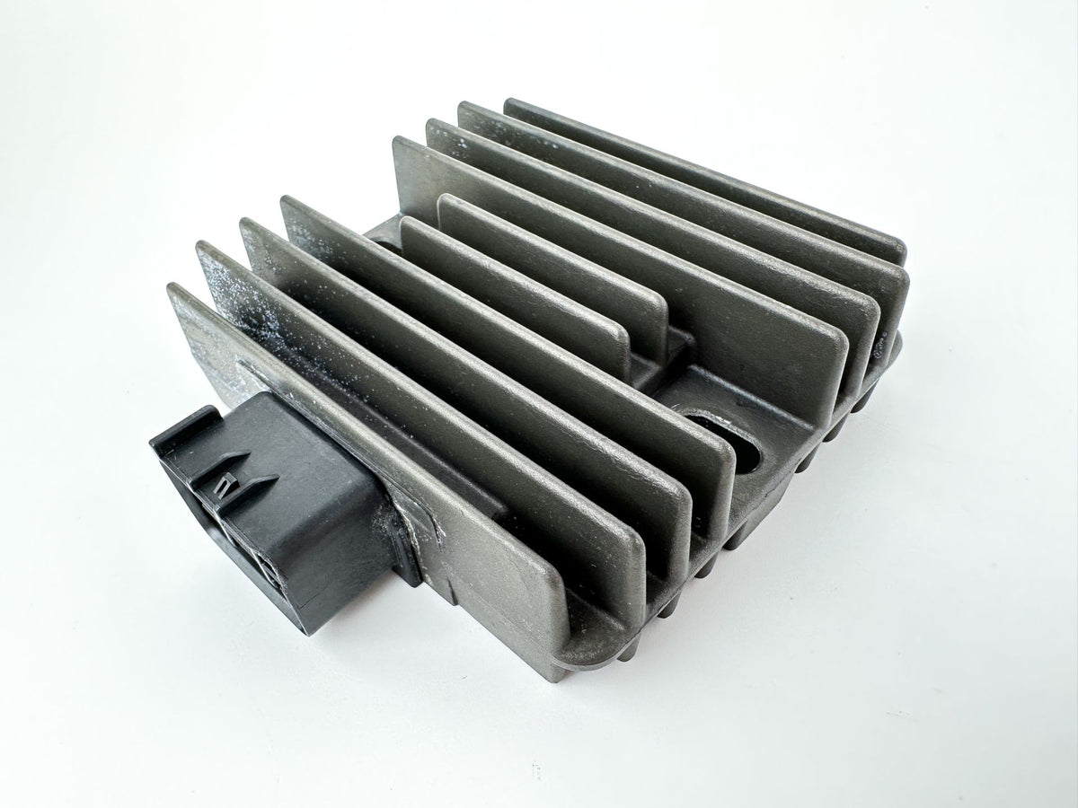 2006 Yamaha 90 HP 4 Stroke Outboard Rectifier & Regulator 68V-81960-00-00 OEM