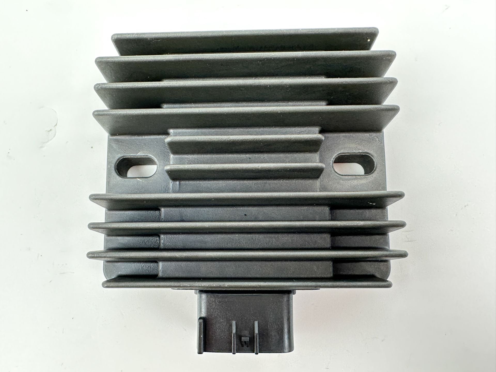 2004 Yamaha 115 HP 4 Stroke Outboard Rectifier & Regulator 68V-81960-00-00 OEM