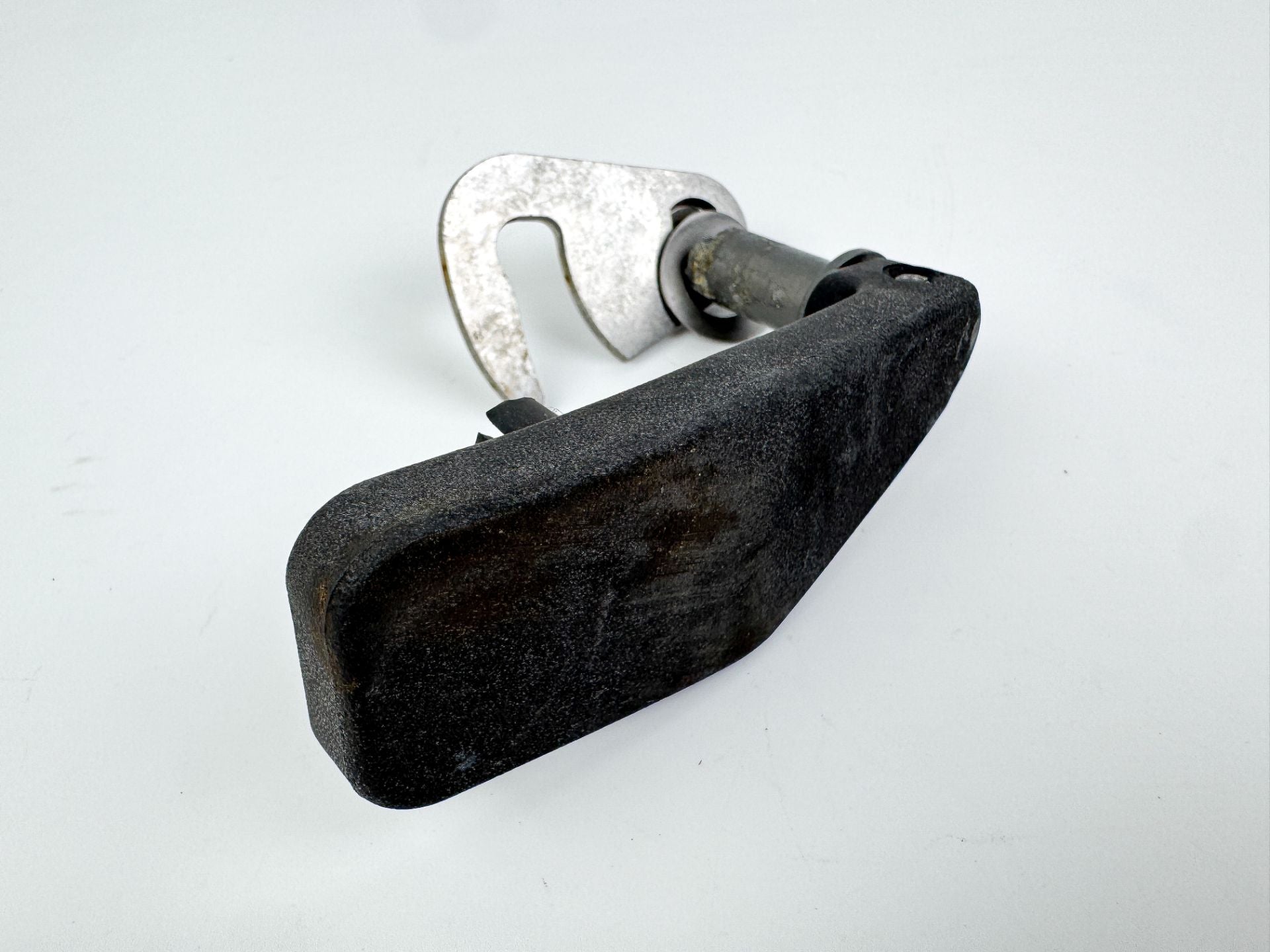 2010 Evinrude 250 HP 2 Stroke Outboard Rear Latch Handle 5005709 OEM