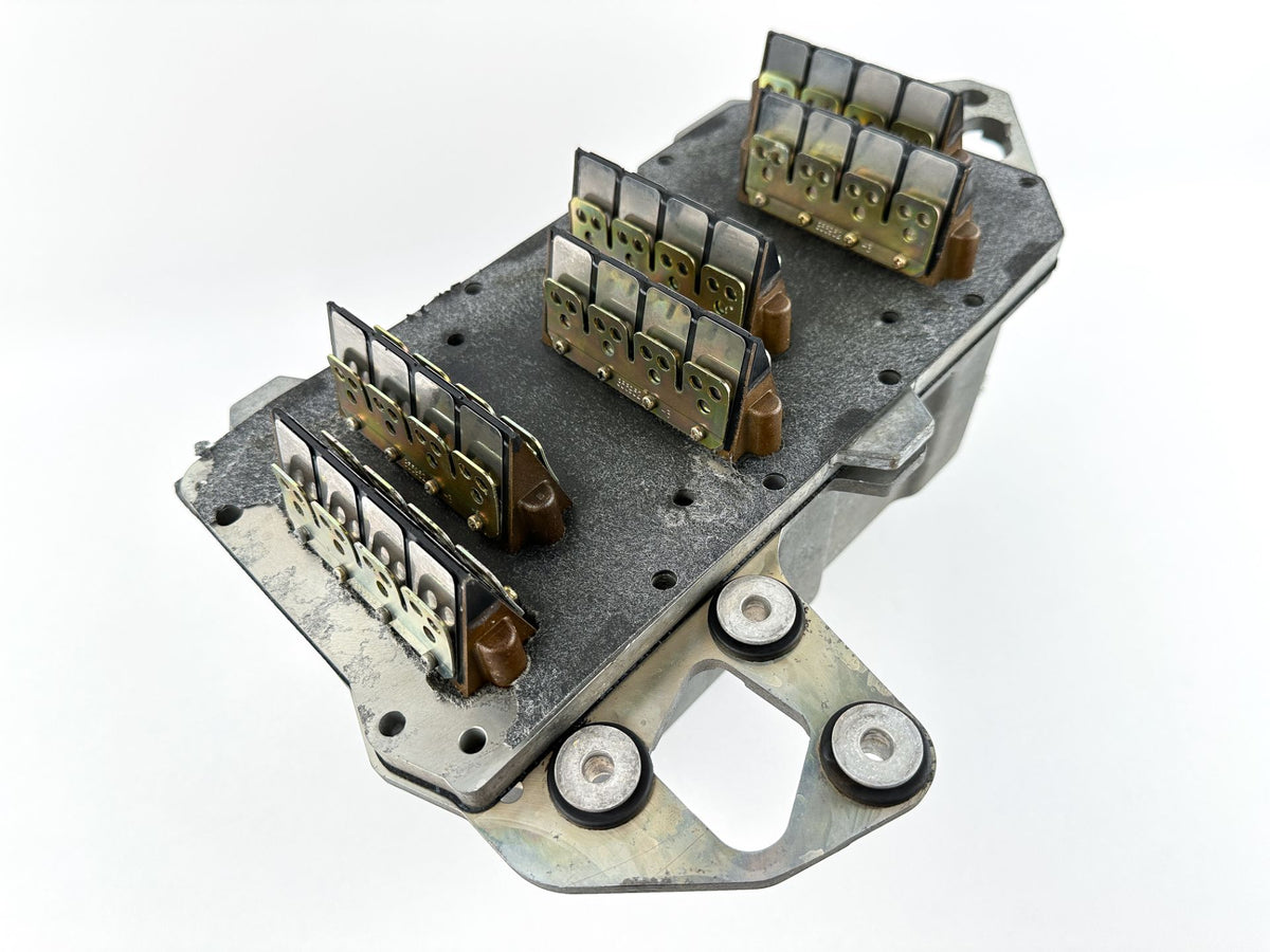 2005 Mercury 150 HP 2 Stroke Outboard Reed Valve Assembly w/h Air Plenium855952T3 OEM