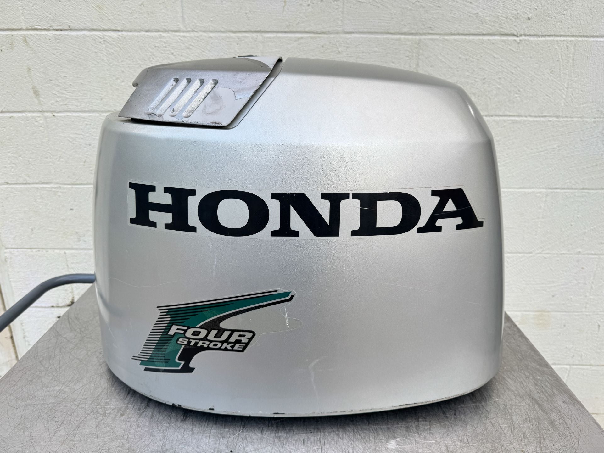 2004 Honda 90 HP 4 Stroke Outboard Top Cowling 63100-ZW1-030ZA OEM