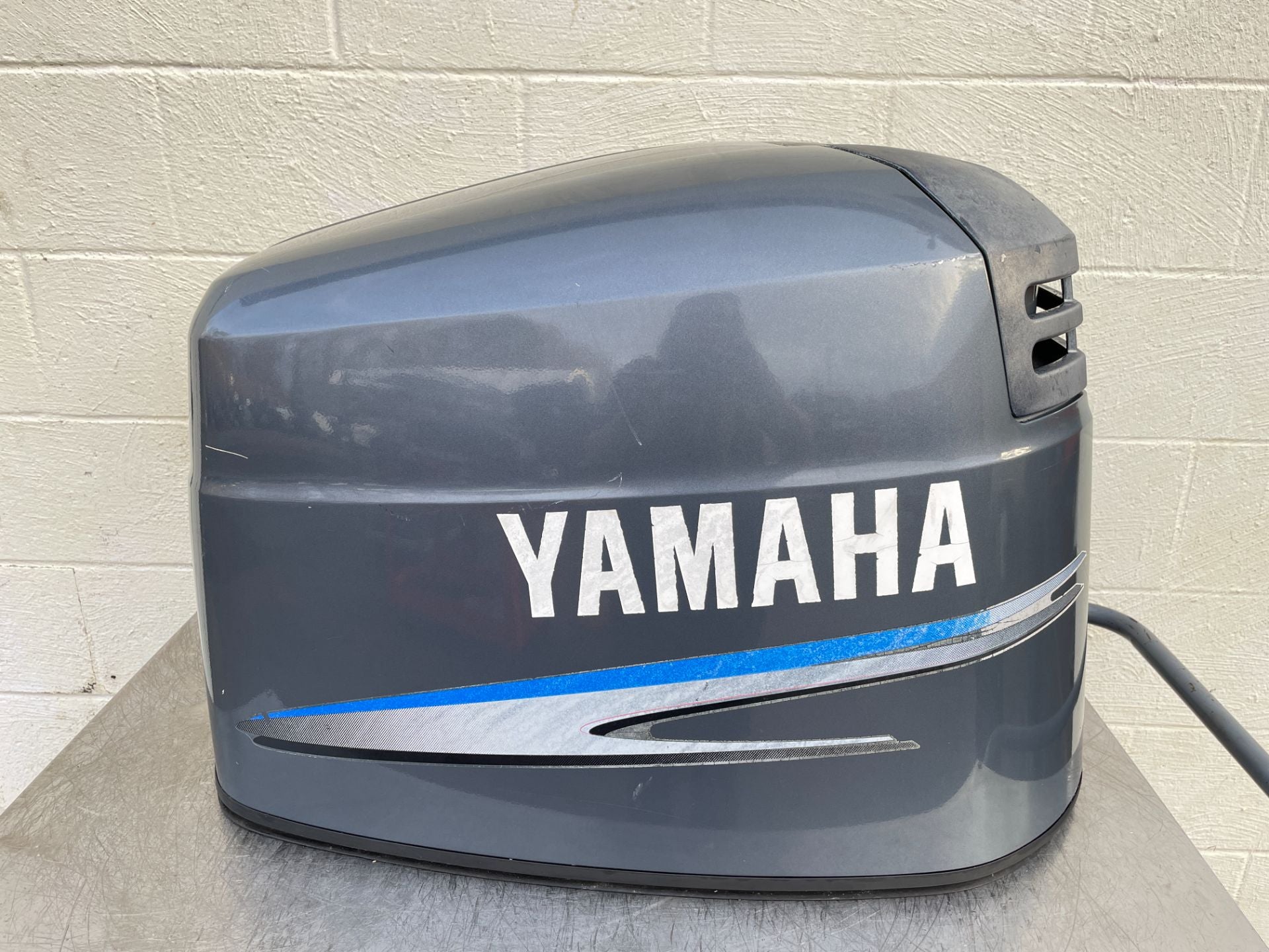 2005 Yamaha 150 HP 2 Stroke Outboard Top Cowling 64C-42610-50-4D OEM