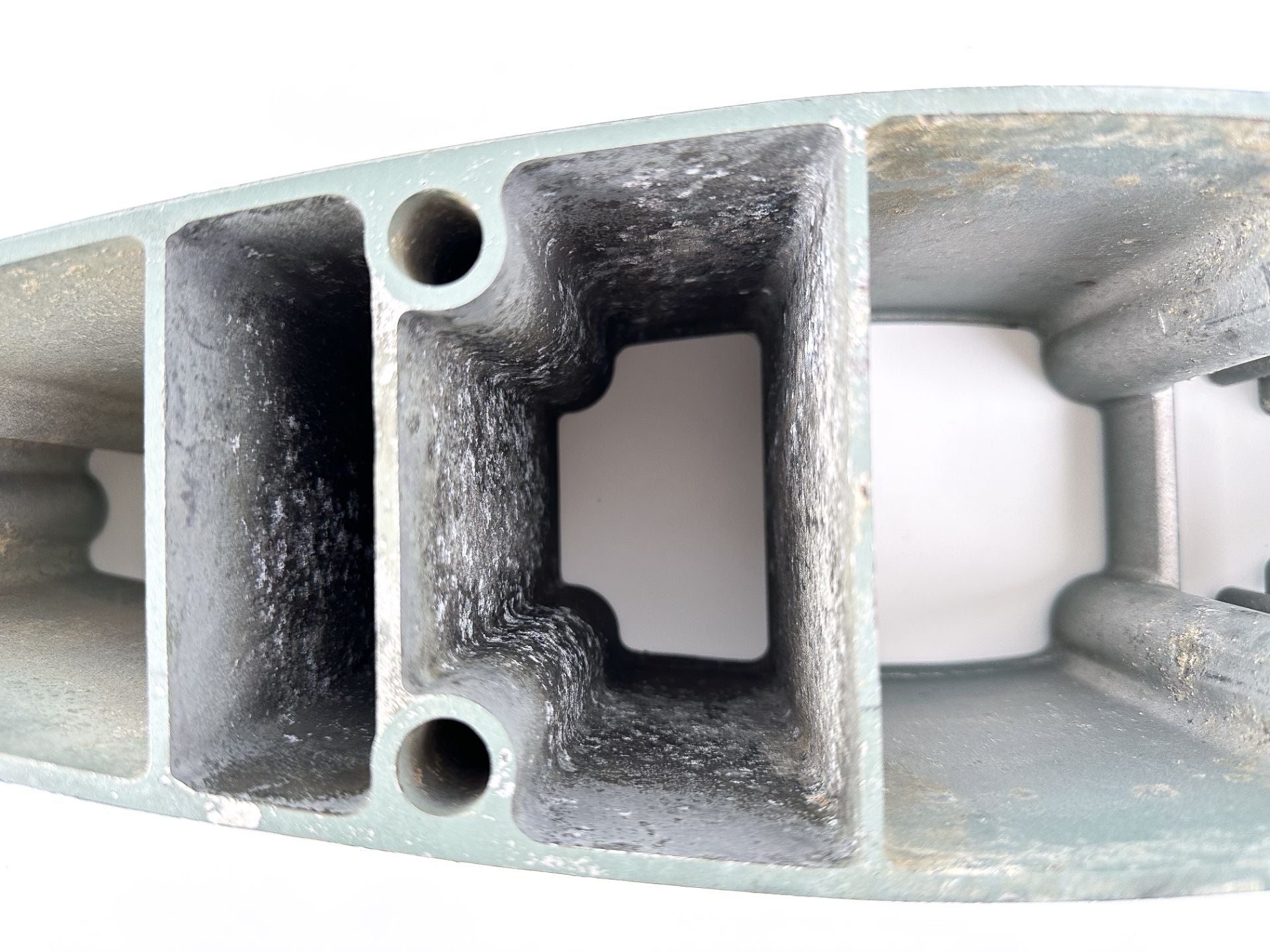 2000 Yamaha 100 HP 4 Stroke Outboard Midsection Extension / Spacer 688-45211-01-4D OEM