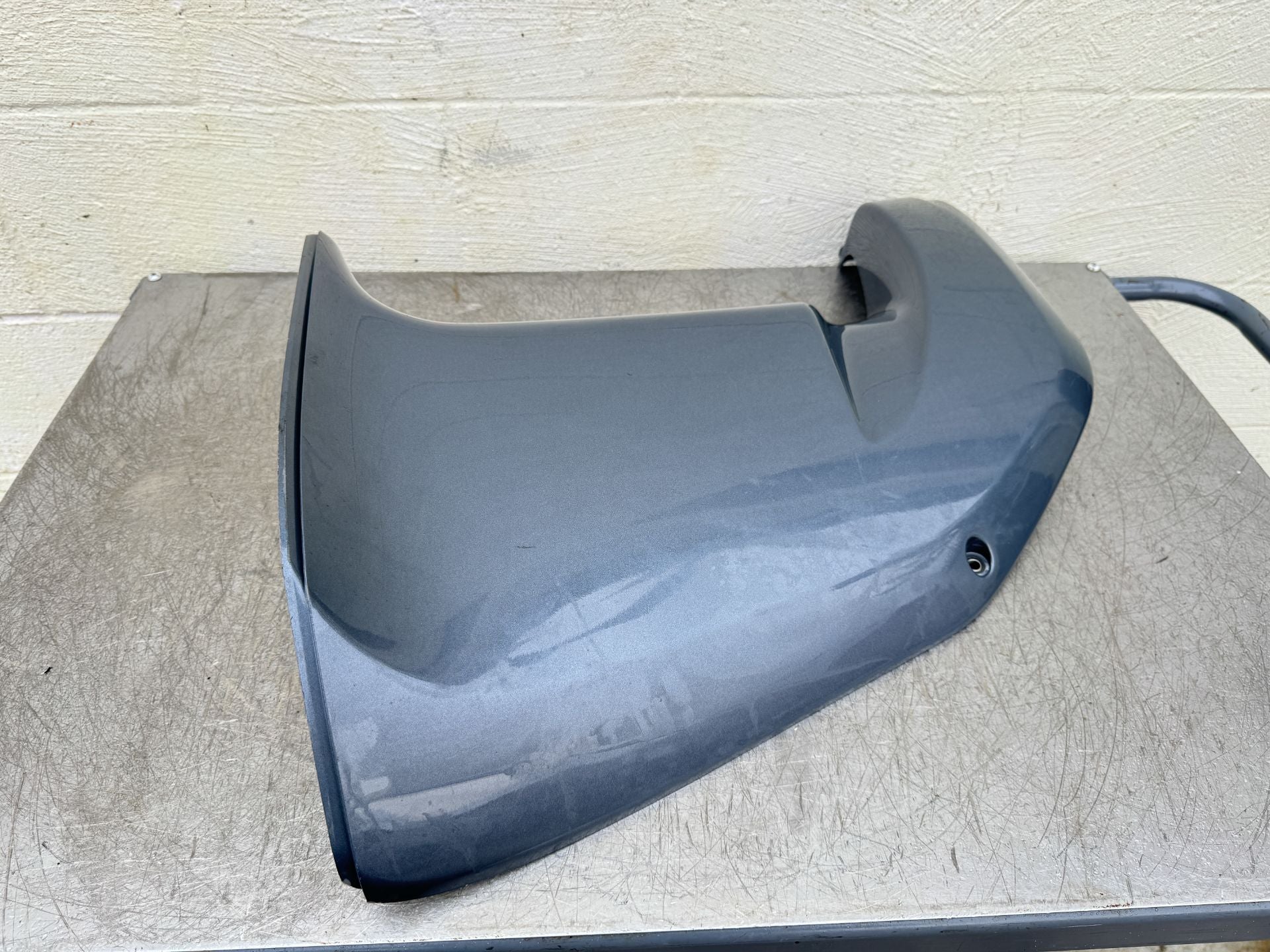 2005 Yamaha 225 HP 4 Stroke Outboard Lower Apron Cover 69J-42741-00-8D OEM