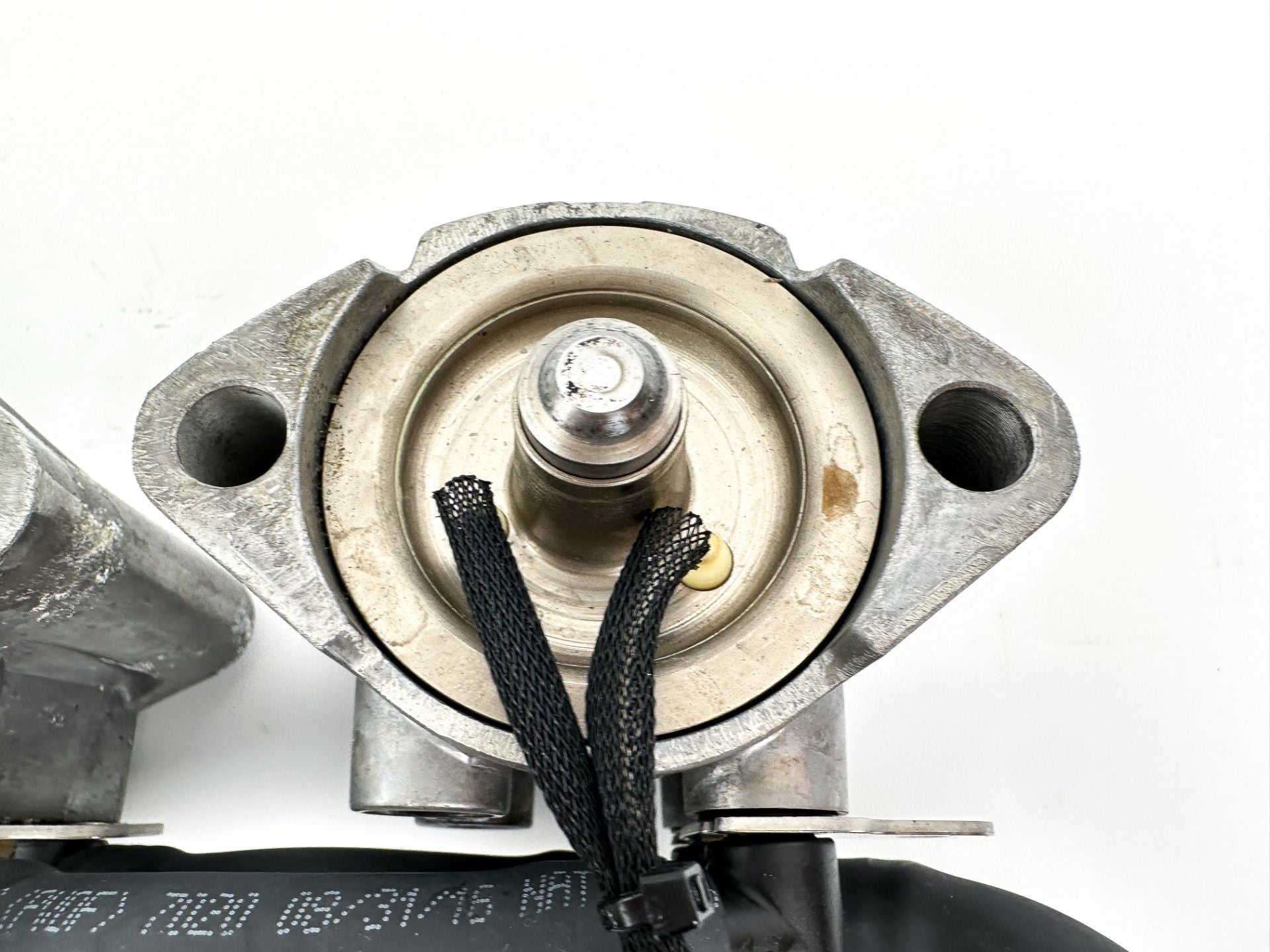 2017 Evinrude 200 HP 2 Stroke Etec Outboard Fuel Injector Set W/ Rail 5007765