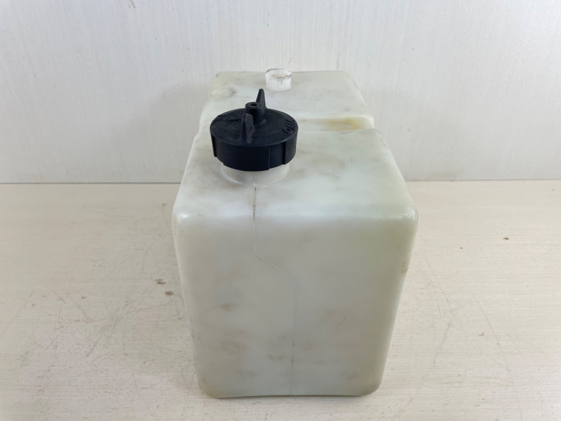 Yamaha Outboard Remote 2 Stroke Oil Tank Assembly Tank 2.8 Gallons 10L