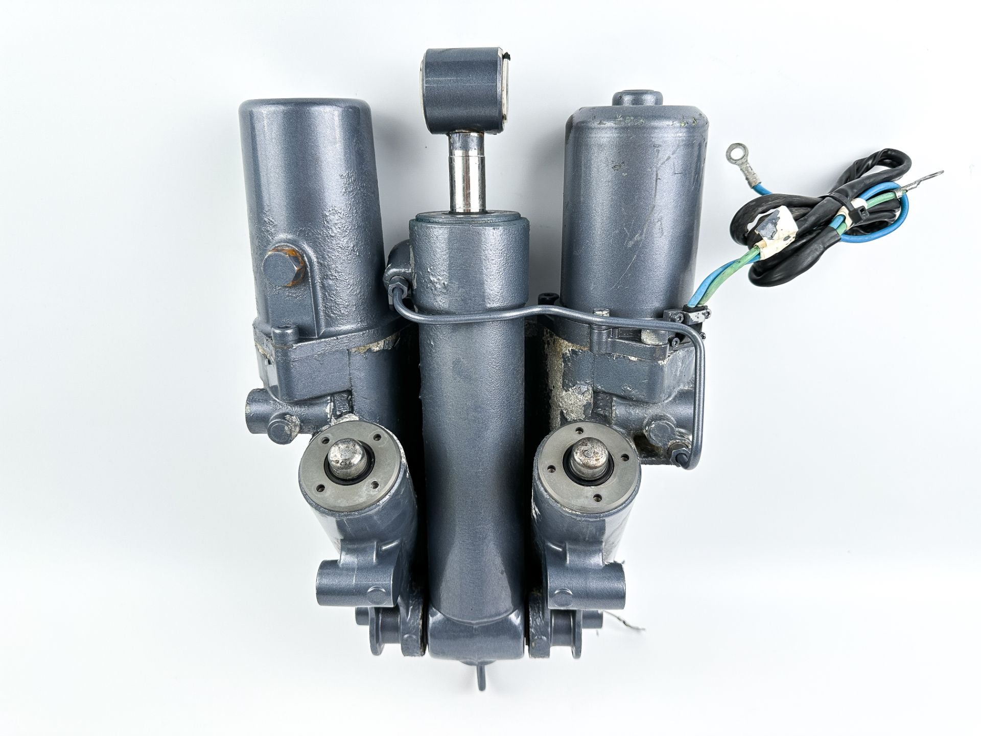 02-18 Yamaha 200 225 250 300 HP 4 Stroke Outboard Power Trim Tilt Unit