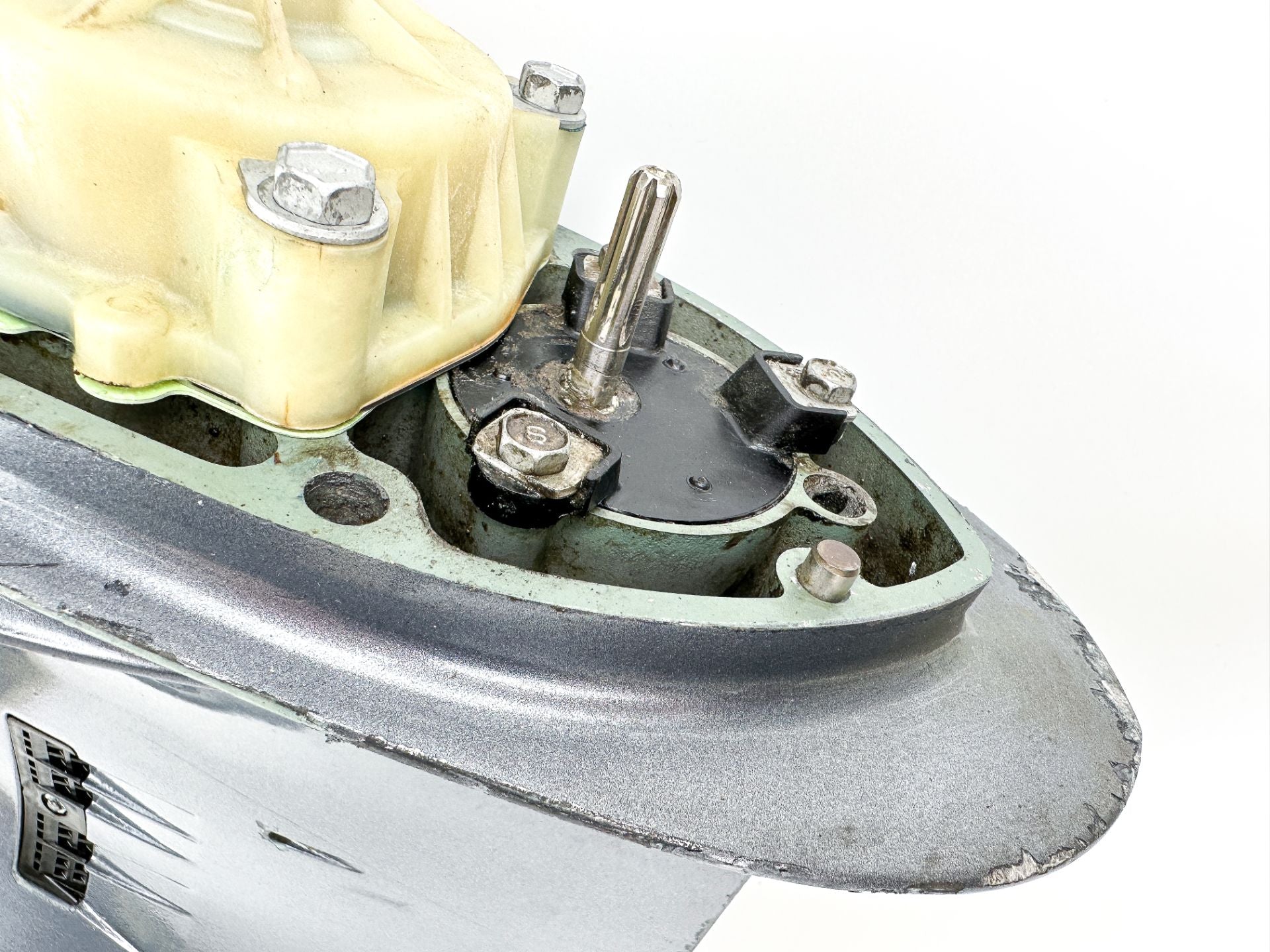 1996-2005 Yamaha 150 175 200 HP 2 Stroke 25" XL Lower Unit Gear Case 64E-45300-21-8D