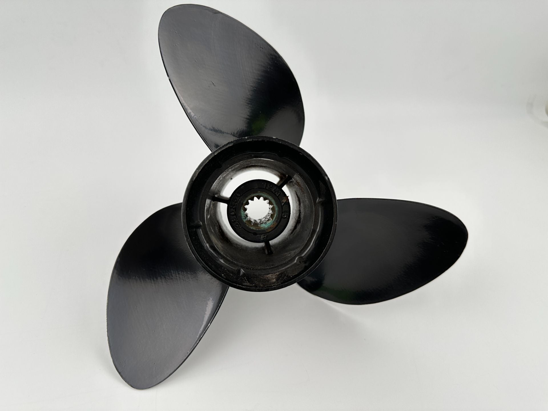 Evinrude Johnson 12 1/4 x 15P Propeller RH Standard 390850 OMC