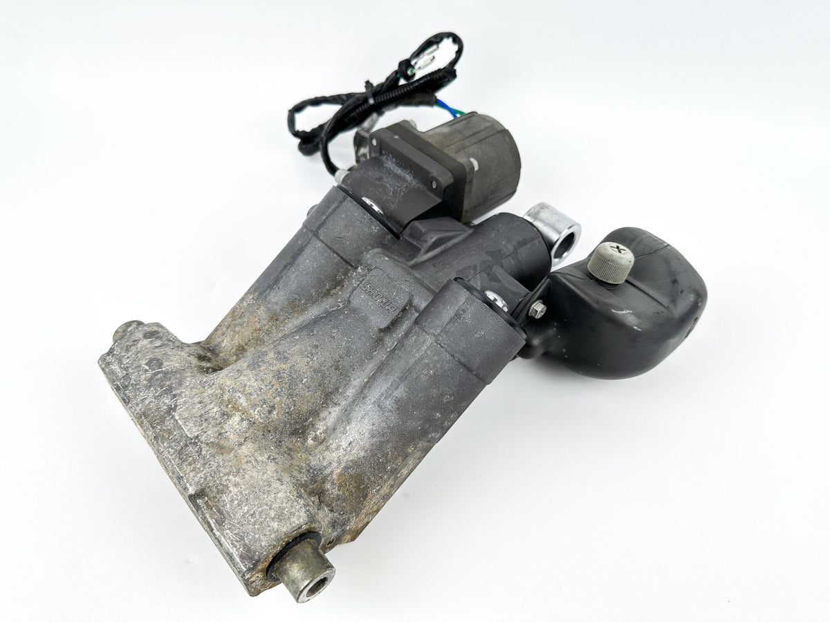 2003 Honda 225 HP 4 Stroke Outboard Power Trim Tilt Unit 04603-ZY3-000 - Leaks