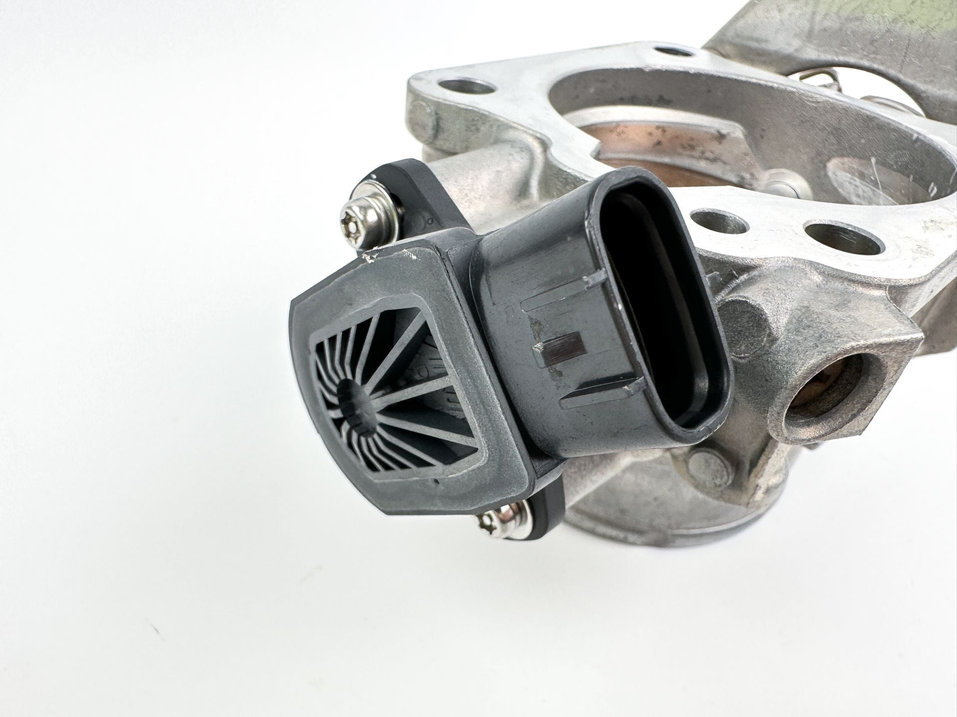 2016 Suzuki 175 HP 4 Stroke Outboard Throttle Body Assembly 13300-96J01 OEM